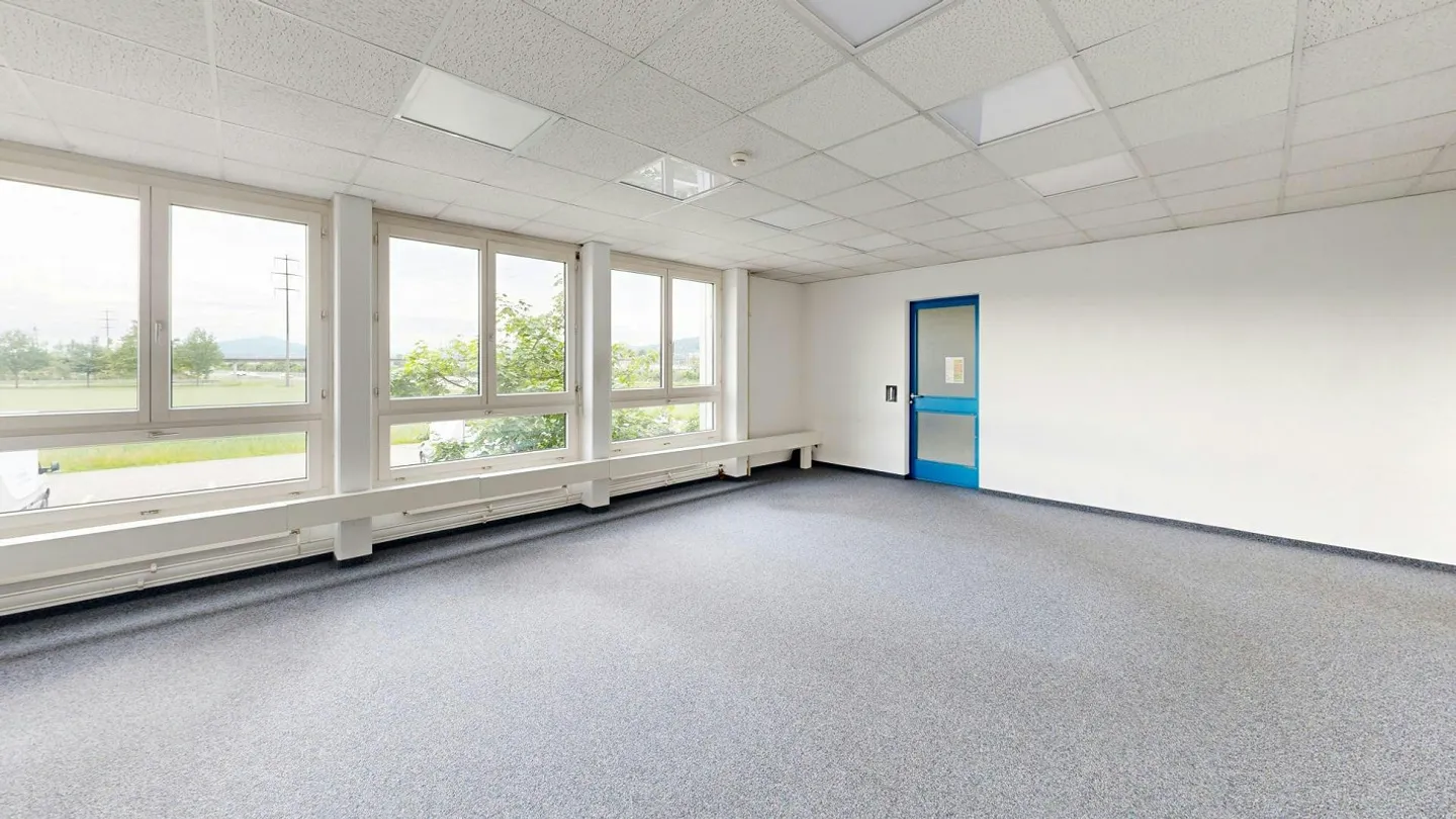 Office space with excellent transport connections - Photo 2 of 4