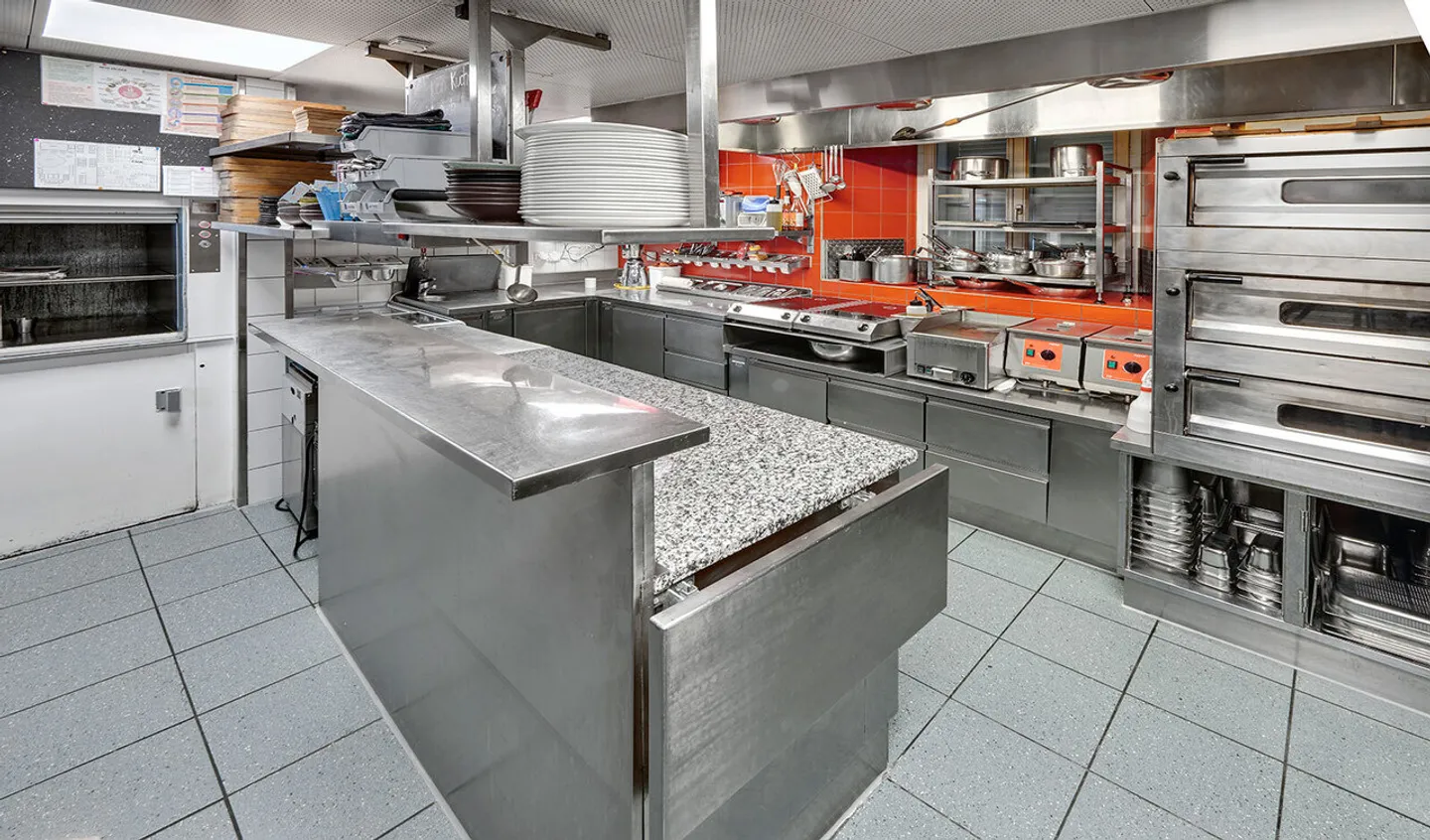 Edificio residenziale e commerciale centrale con riserva di terreno - Foto 4 di 7