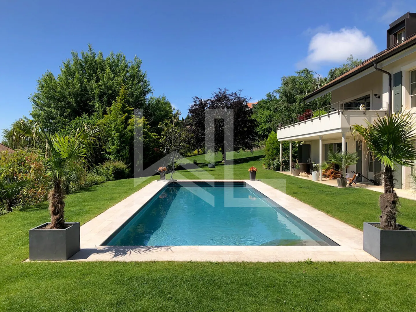 Beautiful contemporary and panoramic view - Photo 3 of 13