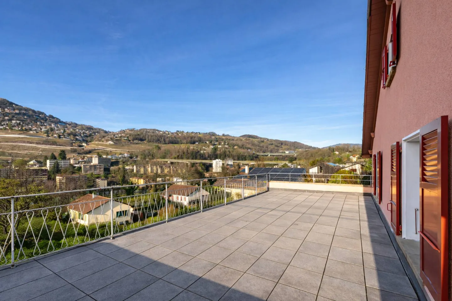 Casa familiare con potenziale locativo in un quartiere residenziale di Vevey - Foto 3 di 10