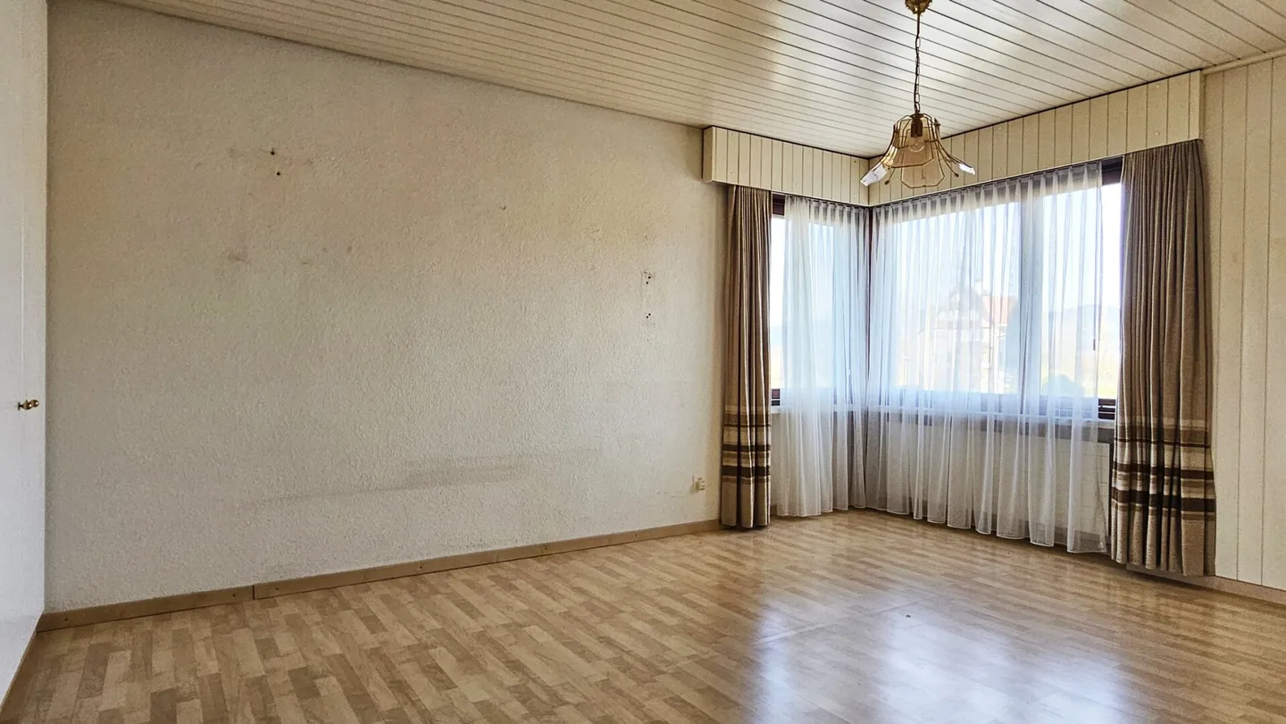 Freistehendes 4.5- bis 5.5-Zimmer-Einfamilienhaus mit schöner Gartenanlage und einigen Extras - Foto 8 von 15