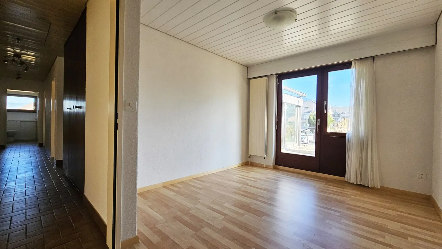 Freistehendes 4.5- bis 5.5-Zimmer-Einfamilienhaus mit schöner Gartenanlage und einigen Extras - Foto 9 von 15