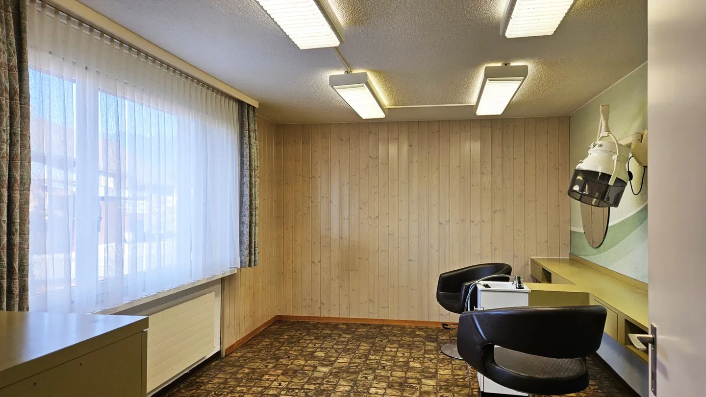 Freistehendes 4.5- bis 5.5-Zimmer-Einfamilienhaus mit schöner Gartenanlage und einigen Extras - Foto 11 von 15