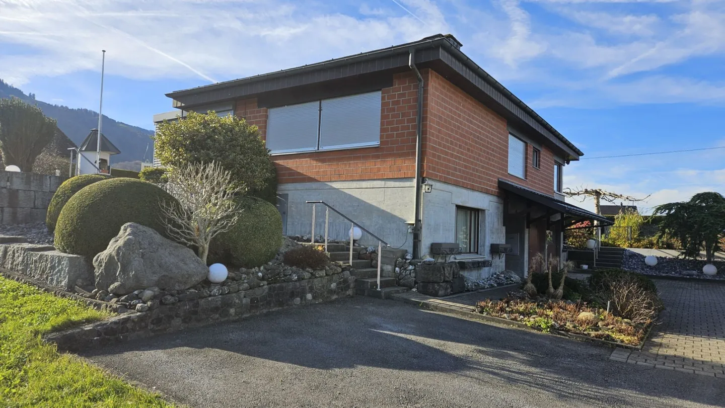 Freistehendes 4.5- bis 5.5-Zimmer-Einfamilienhaus mit schöner Gartenanlage und einigen Extras - Foto 14 von 15