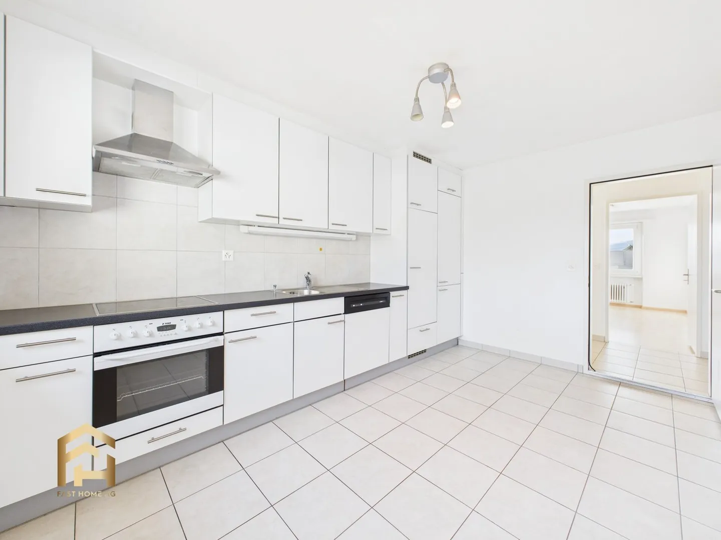 Appartement lumineux de 4,5 pièces avec grand balcon et vue imprenable sur les montagnes - Photo 1 sur 13