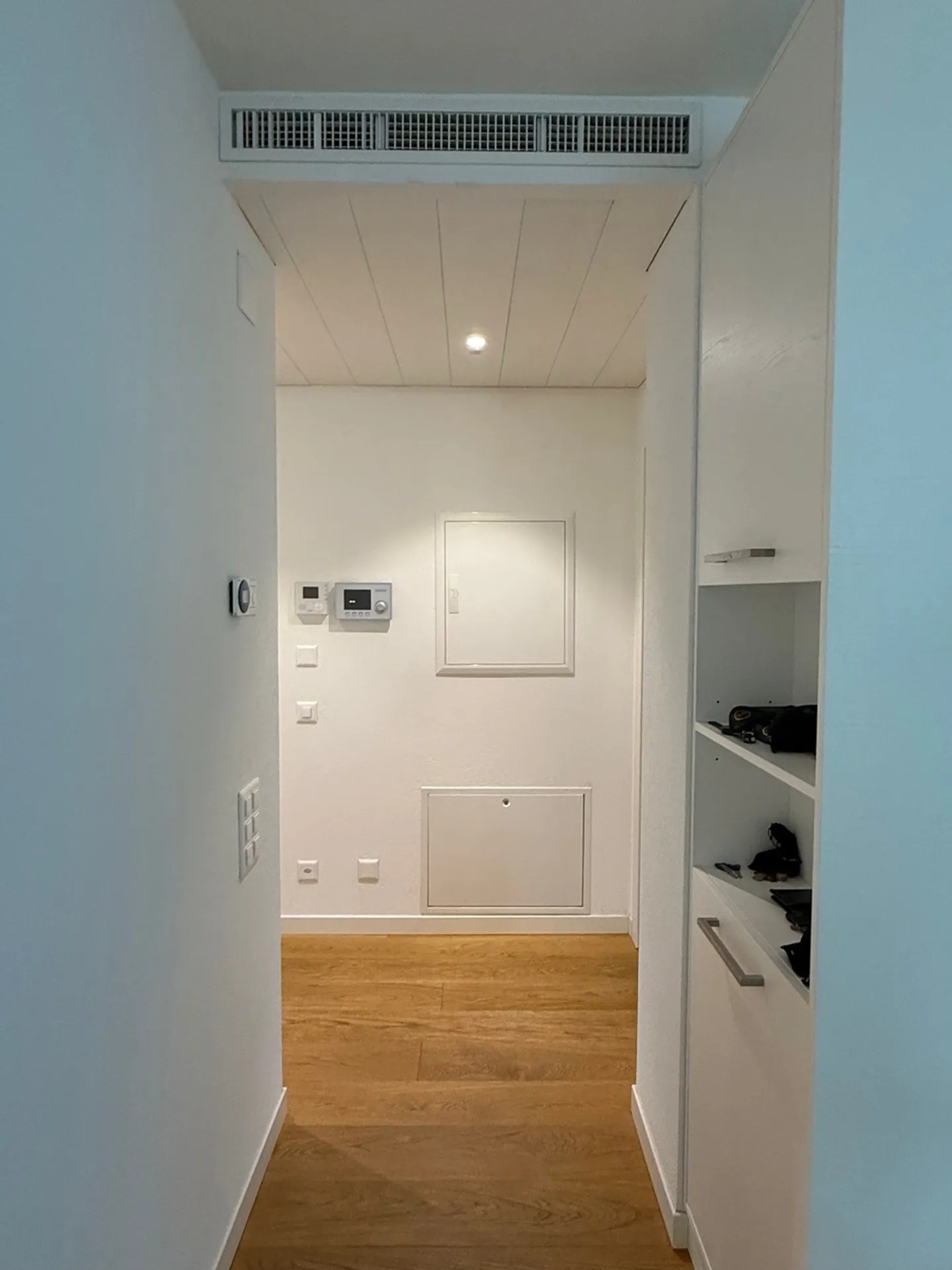 GROSS UND MODERN 2.5 ZIMMER. ZENTRAL MIT KLIMAANLAGE - Foto 4 von 8