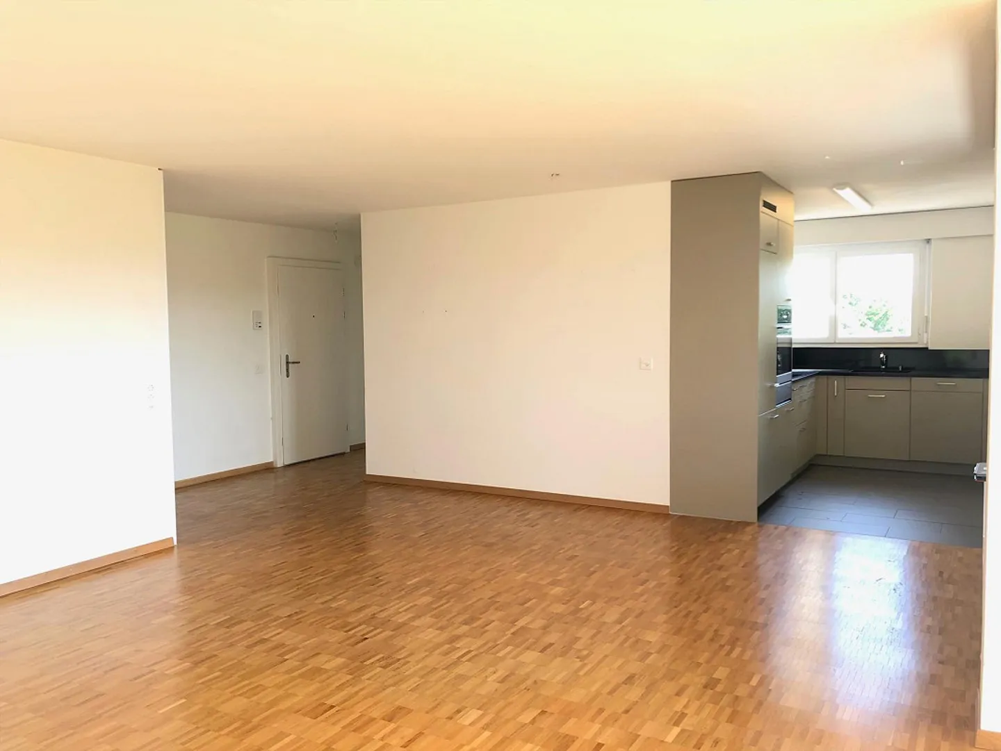 Grosszügige, moderne 2.5 Zimmer-Wohnung "Mieten ohne Kaution" - Foto 2 von 9