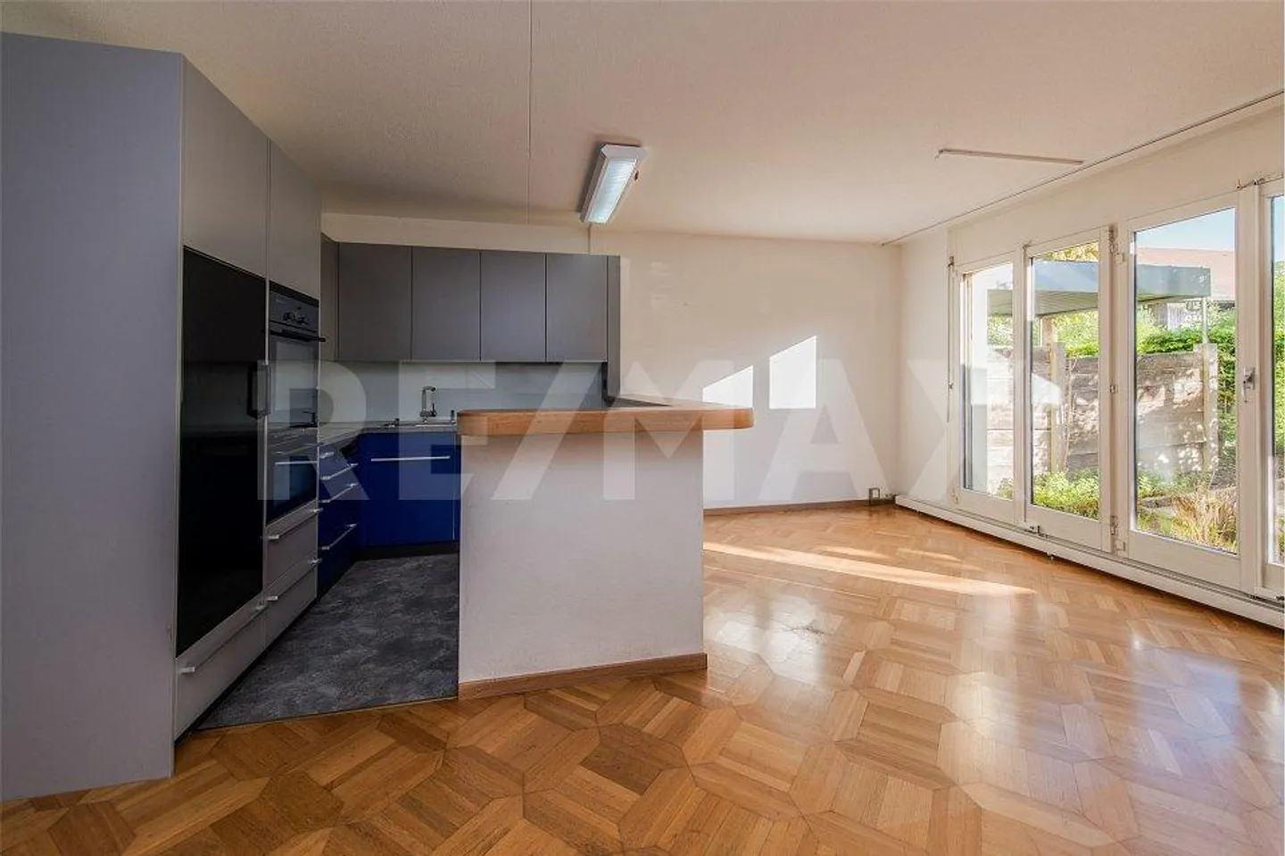 PLUS DE 226 m² D'ESPACE CONFORTABLE SUR QUATRE NIVEAUX DANS UNE MAISON MITTE DE 7 ½ CHAMBRES - Photo 4 sur 12