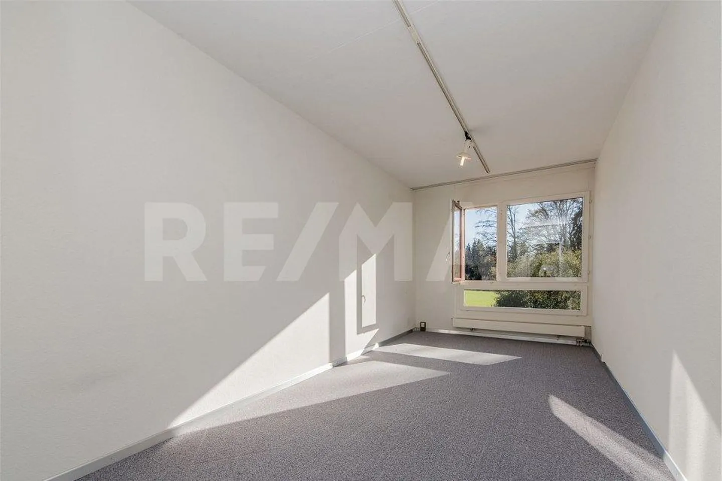 PLUS DE 226 m² D'ESPACE CONFORTABLE SUR QUATRE NIVEAUX DANS UNE MAISON MITTE DE 7 ½ CHAMBRES - Photo 6 sur 12