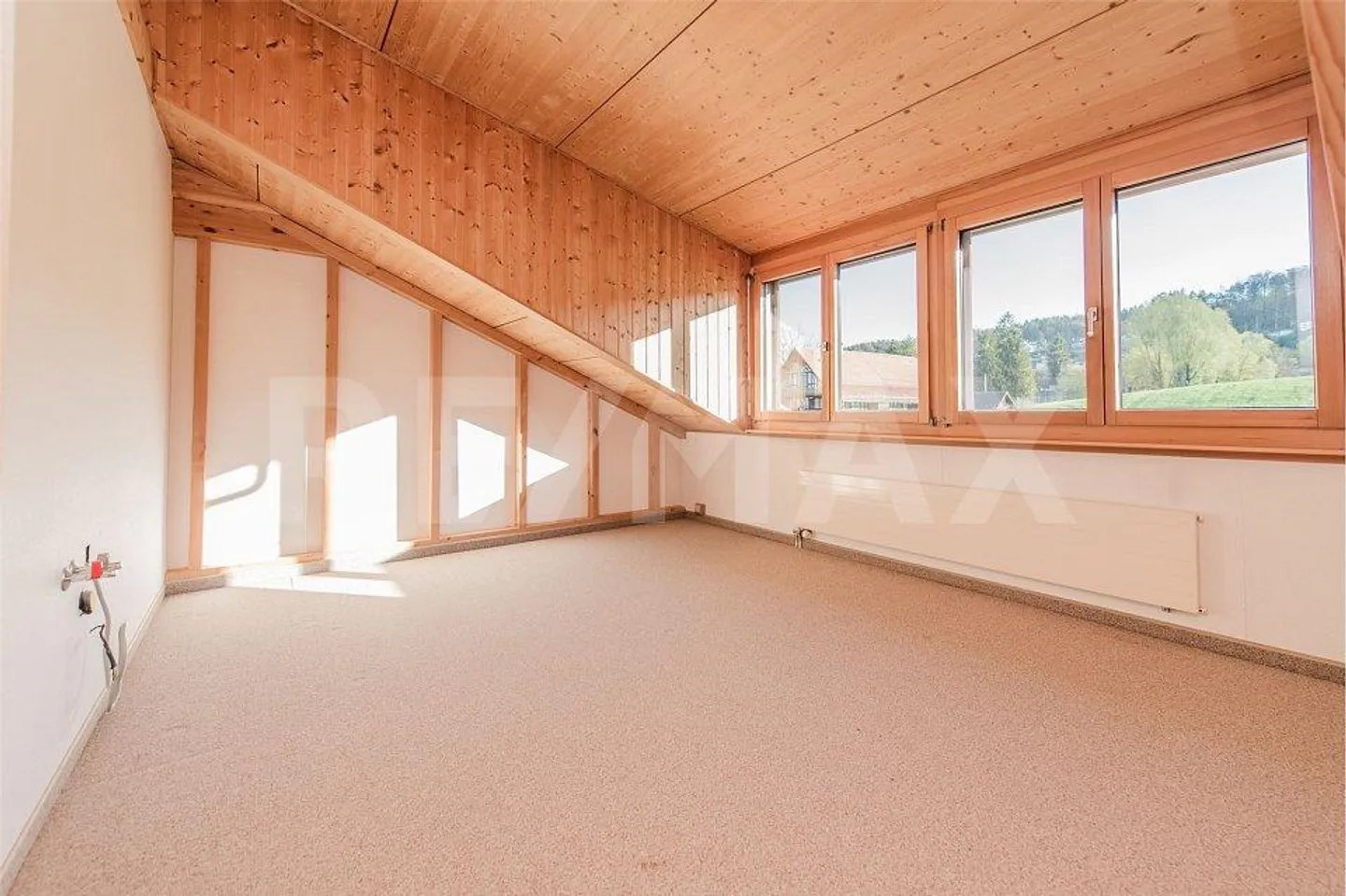 PLUS DE 226 m² D'ESPACE CONFORTABLE SUR QUATRE NIVEAUX DANS UNE MAISON MITTE DE 7 ½ CHAMBRES - Photo 7 sur 12