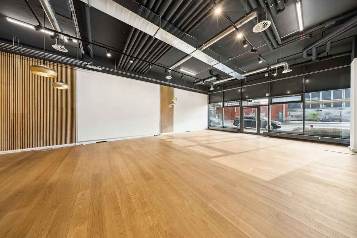 Modern Commercial Space for Rent - Photo 2 of 6