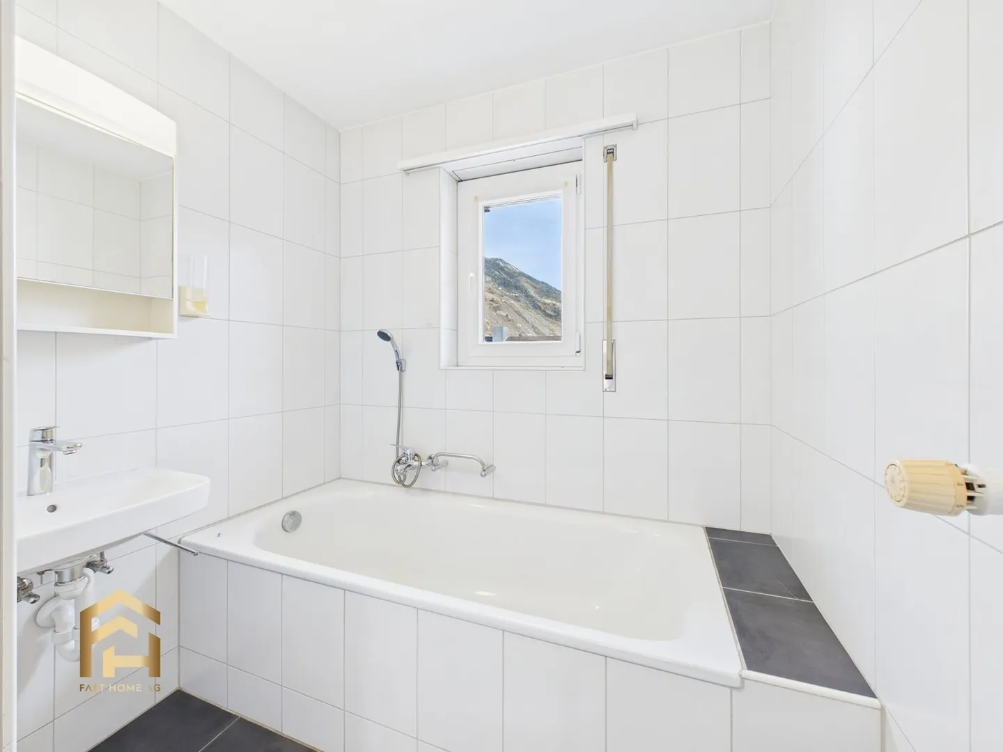 Appartement lumineux de 4,5 pièces avec grand balcon et vue imprenable sur les montagnes - Photo 13 sur 13