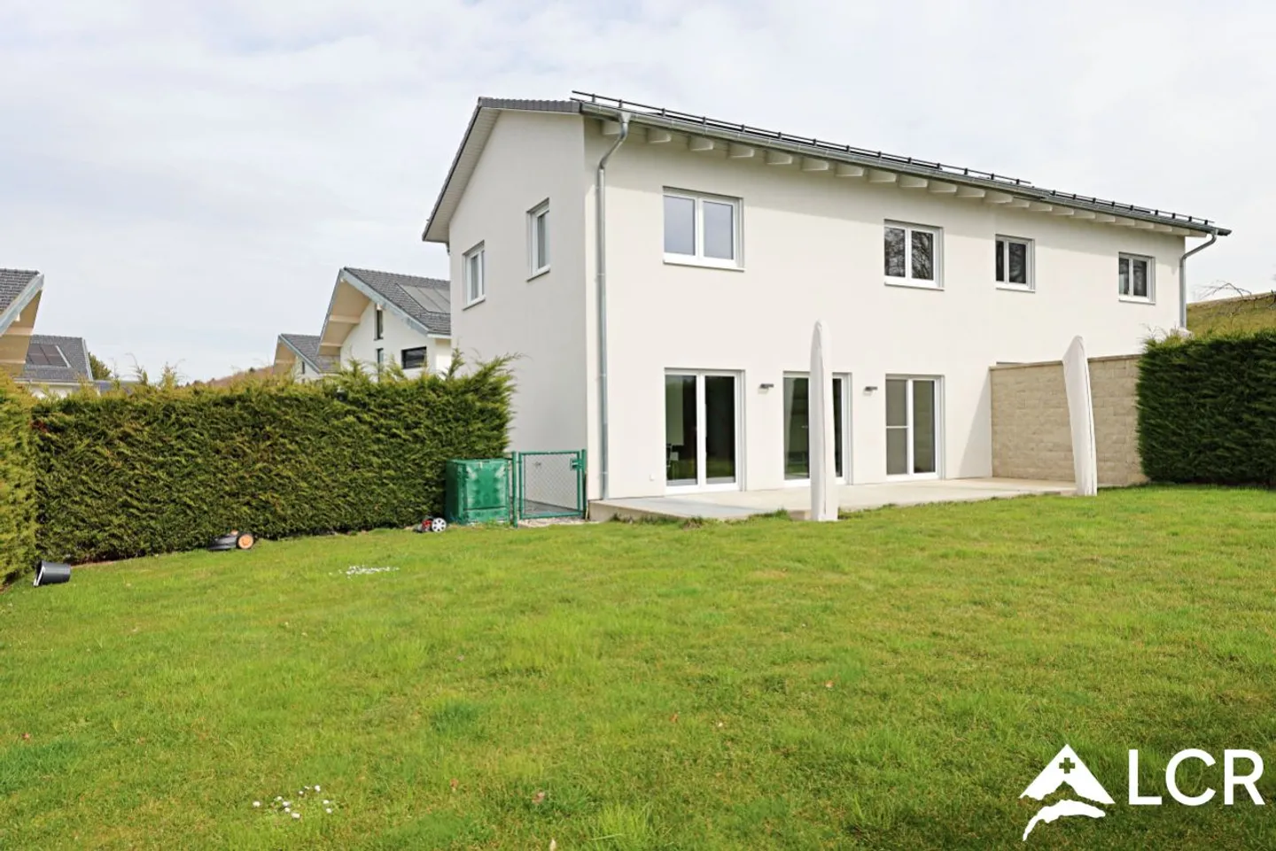 Magnificent 5.5-room villa with garden - Photo 1 of 11