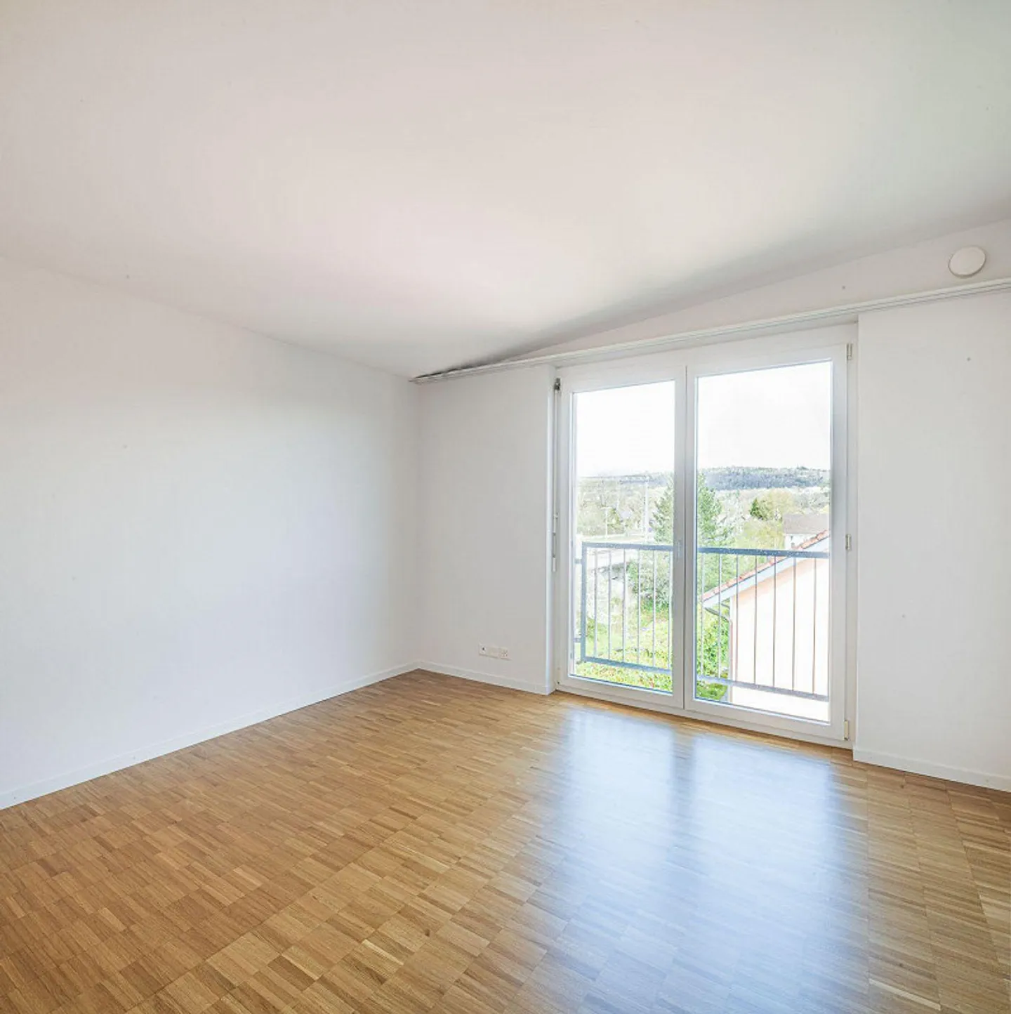 Charmante appartement en attique de 4,5 pièces à Dachsen avec grande terrasse - Photo 5 sur 11