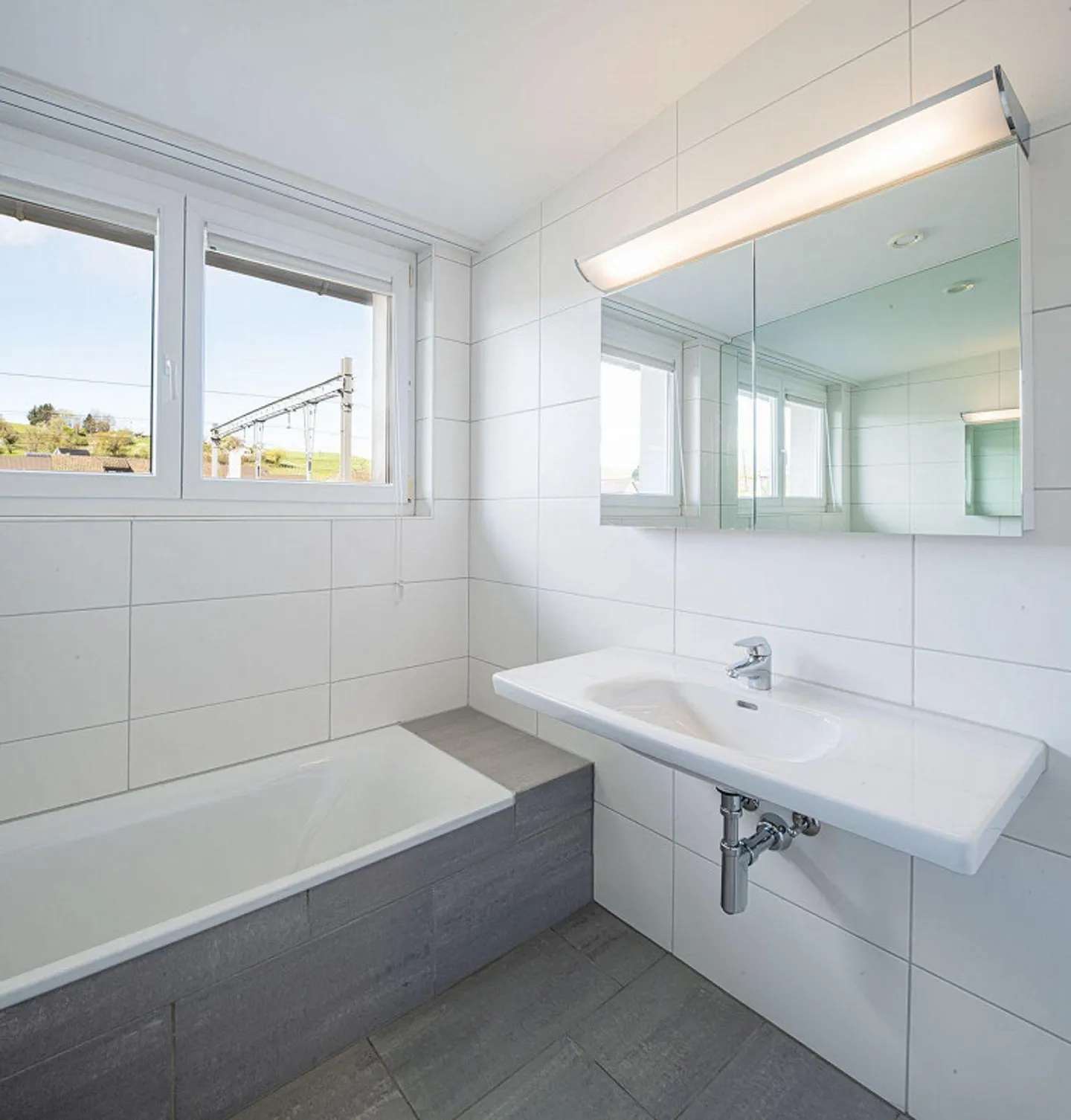 Charmante appartement en attique de 4,5 pièces à Dachsen avec grande terrasse - Photo 6 sur 11