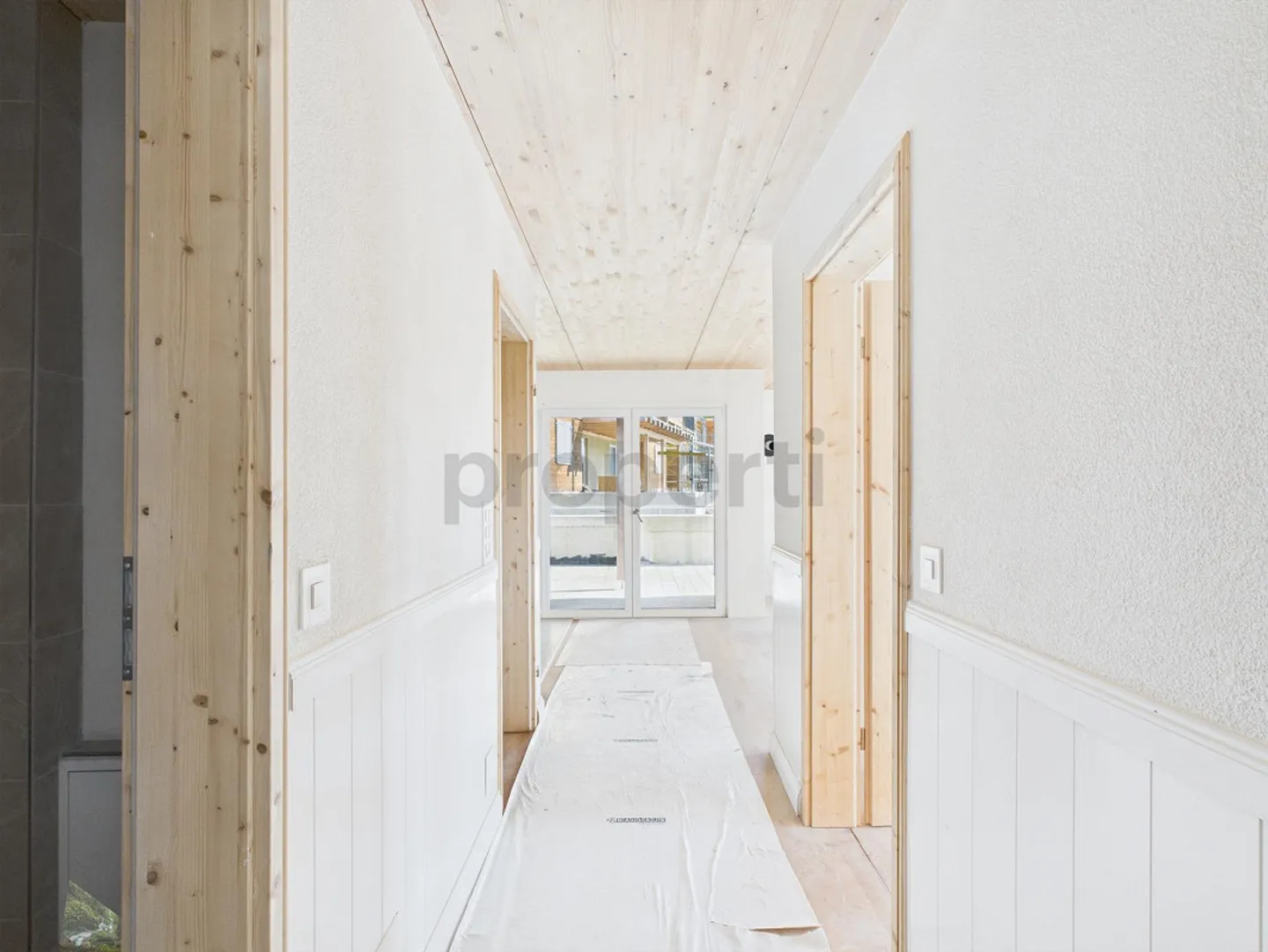 Appartement au rez-de-chaussée de 3,5 pièces flambant neuf avec charme historique - adapté aux familles et aux personnes âgées à Grossdietwil LU - Photo 9 sur 10