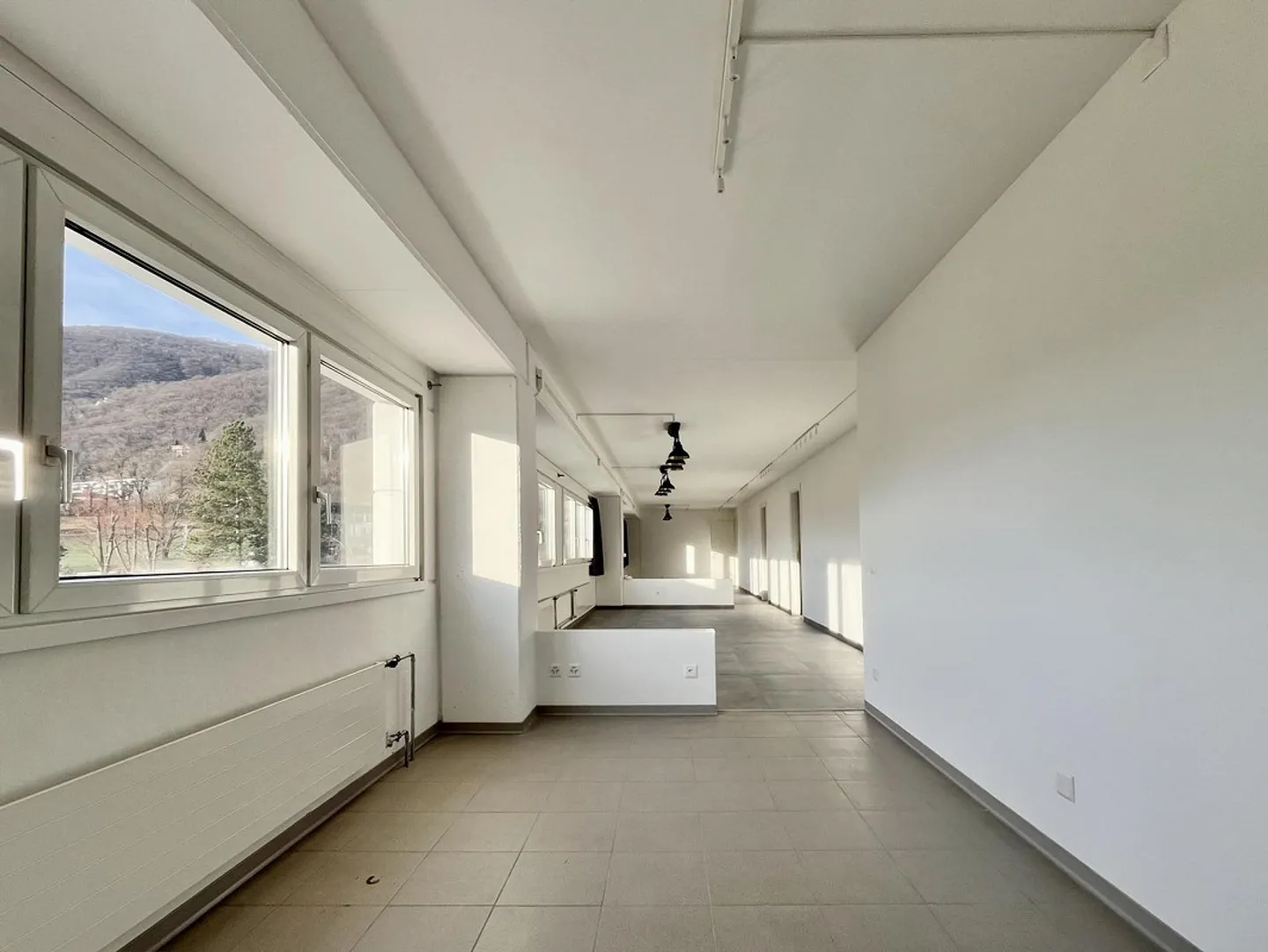 ZU VERMIETEN KOMMERZIELLER RAUM FÜR BÜRO-ATELIER IN BEDANO - Foto 4 von 10