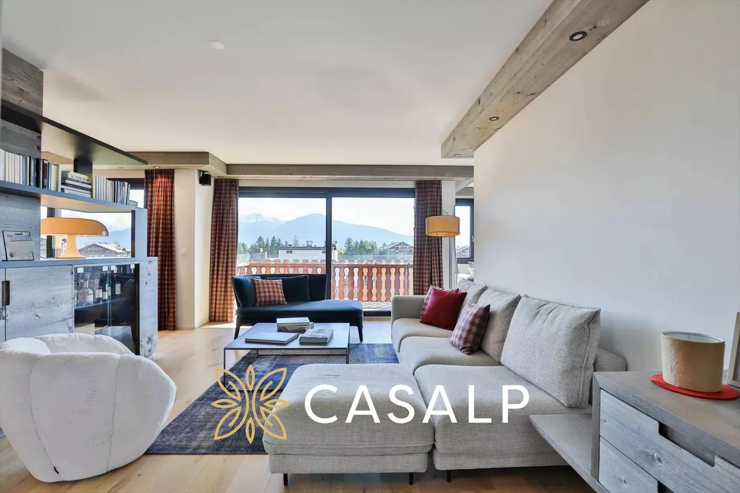 Spacious 5.5-Room Luxury Apartment - Photo 1 of 13