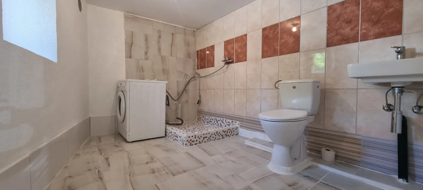 Elegante villa con un appartamento indipendente di 2 stanze - Foto 13 di 28