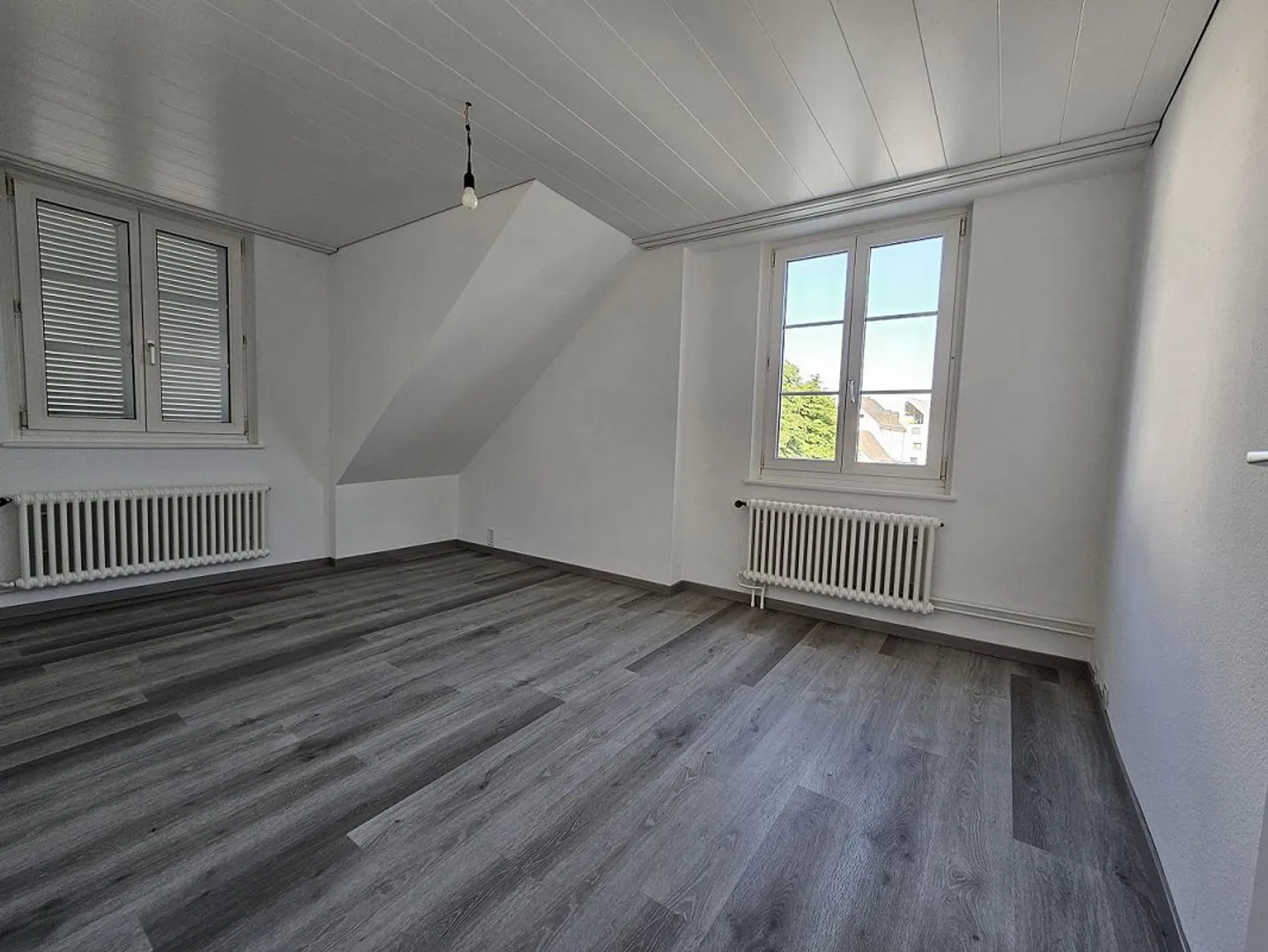 Charmante 2.5 Zimmer Dachwohnung in Altbau, ohne Balkon - Foto 2 von 13