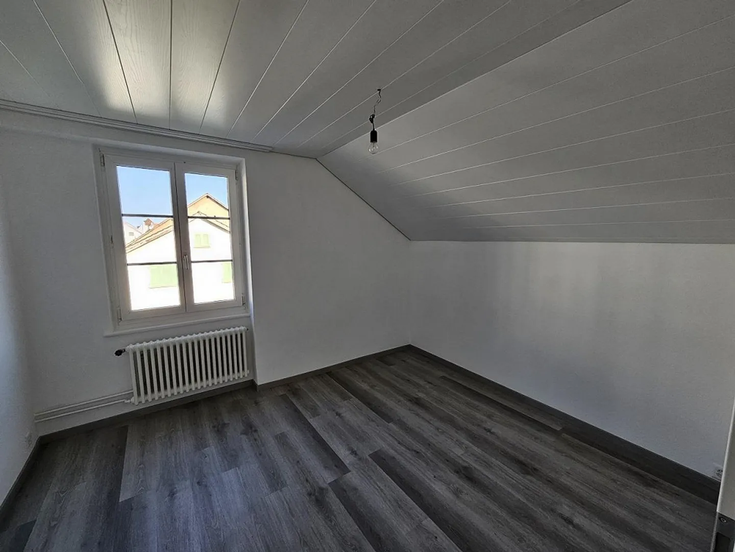 Charmante 2.5 Zimmer Dachwohnung in Altbau, ohne Balkon - Foto 4 von 13