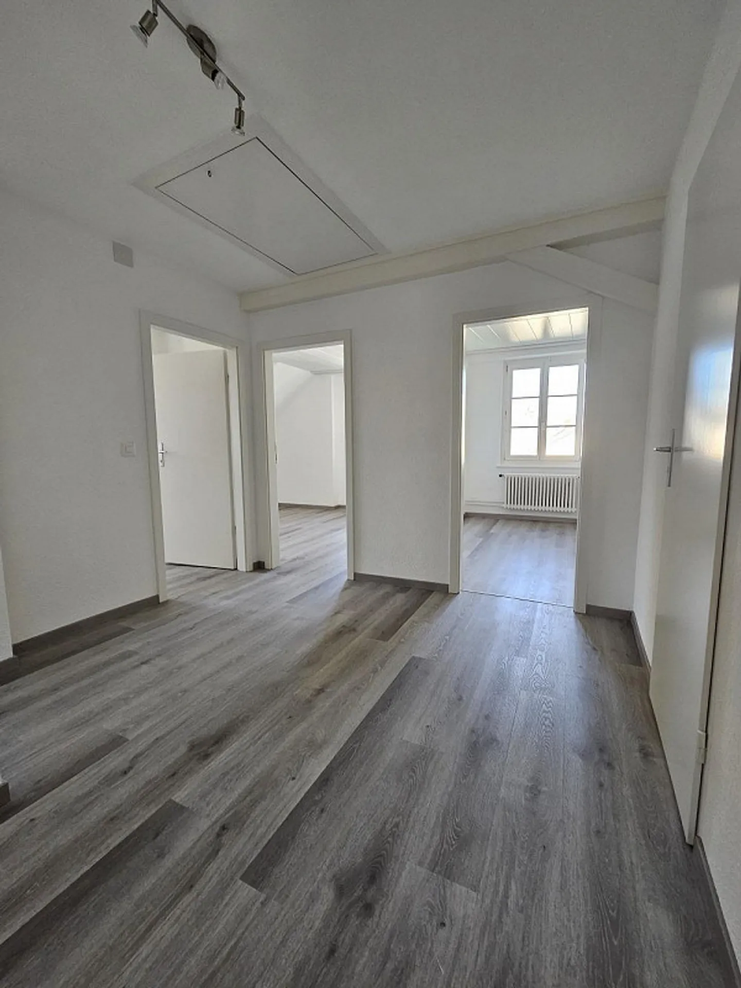Charmante 2.5 Zimmer Dachwohnung in Altbau, ohne Balkon - Foto 5 von 13