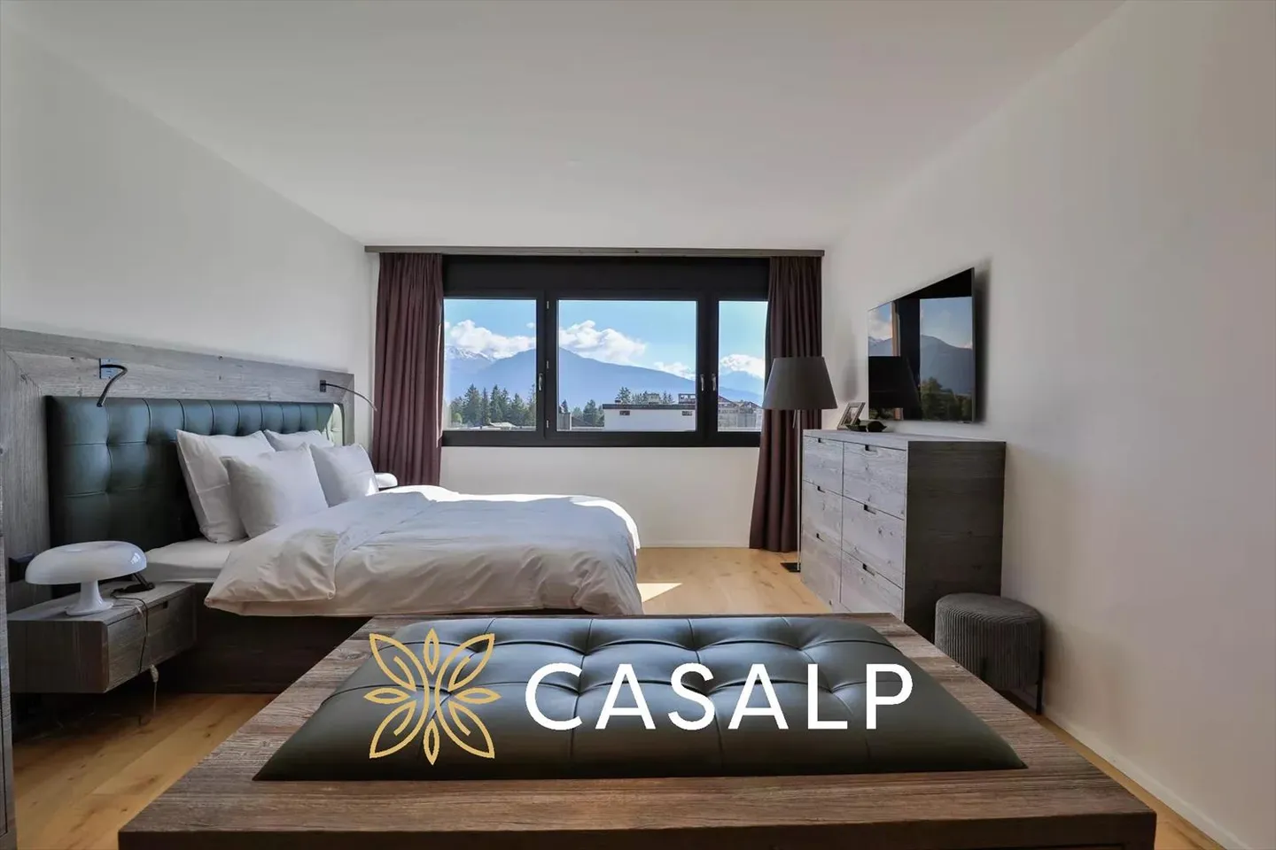 Spacious 5.5-Room Luxury Apartment - Photo 5 of 13