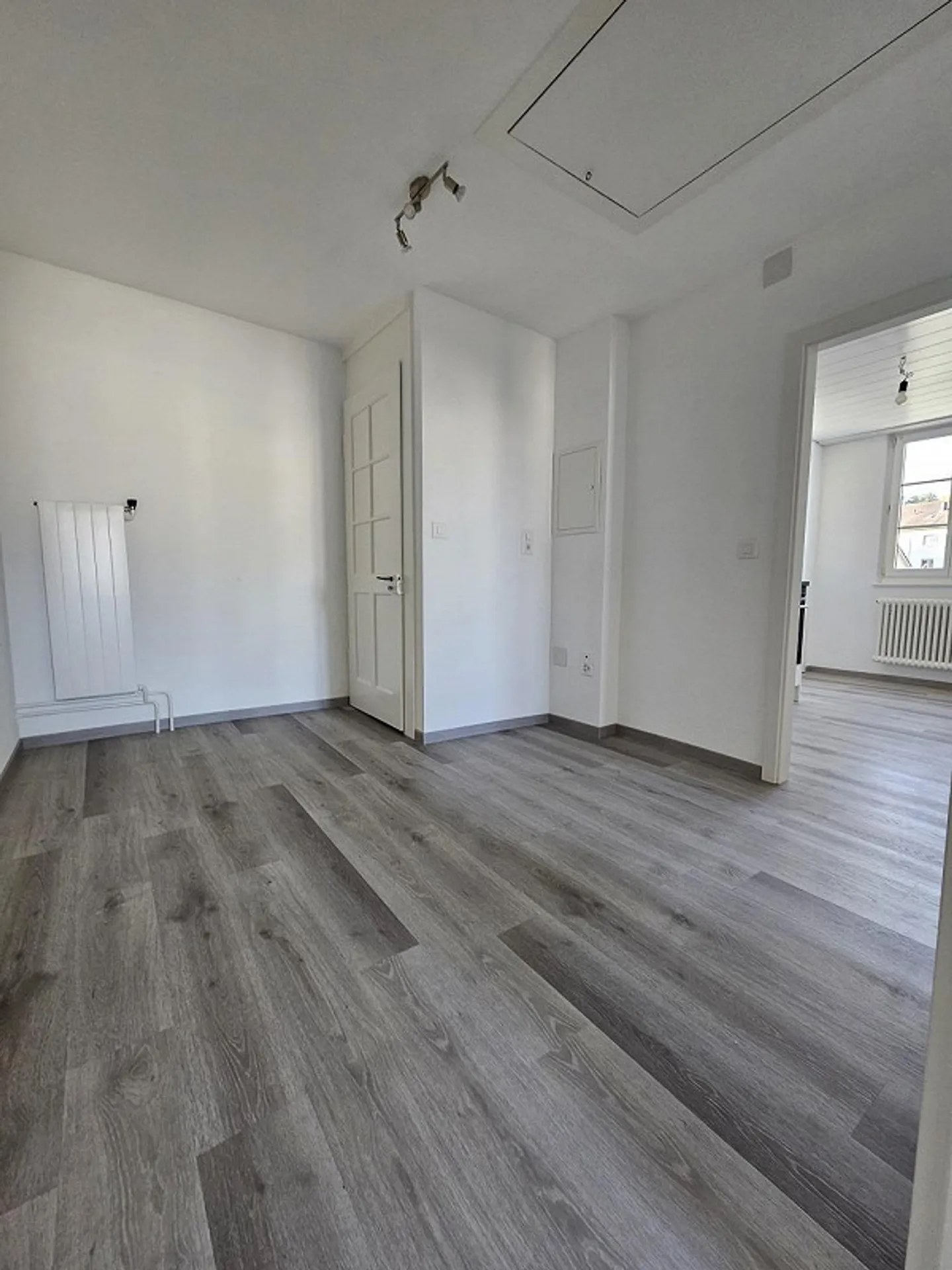 Charmante 2.5 Zimmer Dachwohnung in Altbau, ohne Balkon - Foto 7 von 13