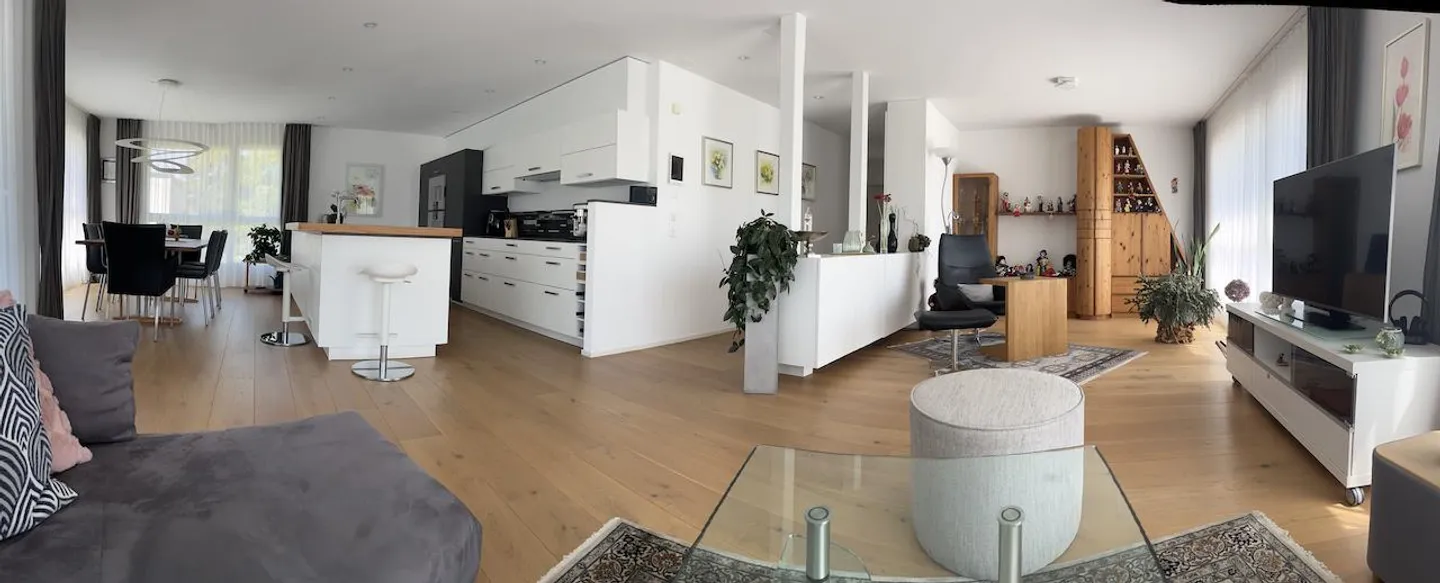 Dreamlike, modern condominium - Photo 2 of 8