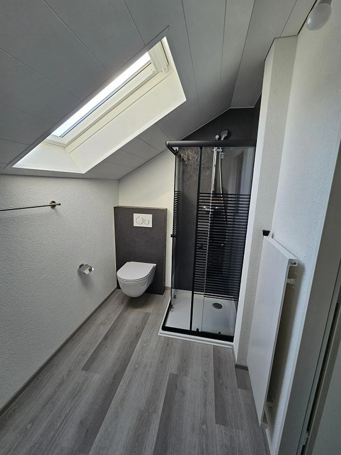 Charmante 2.5 Zimmer Dachwohnung in Altbau, ohne Balkon - Foto 10 von 13