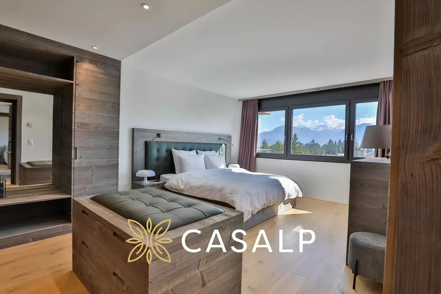 Spacious 5.5-Room Luxury Apartment - Photo 7 of 13