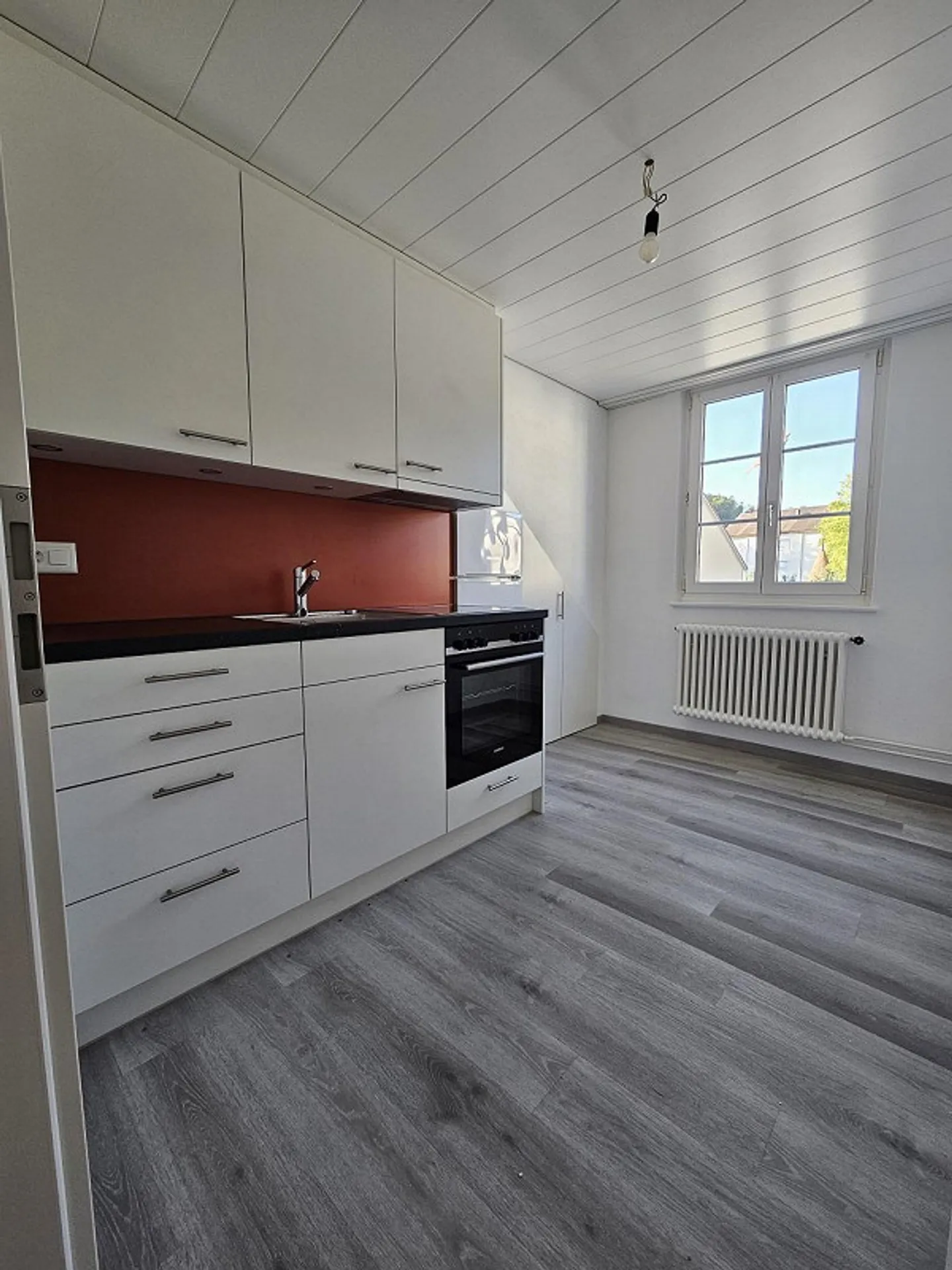 Charmante 2.5 Zimmer Dachwohnung in Altbau, ohne Balkon - Foto 9 von 13