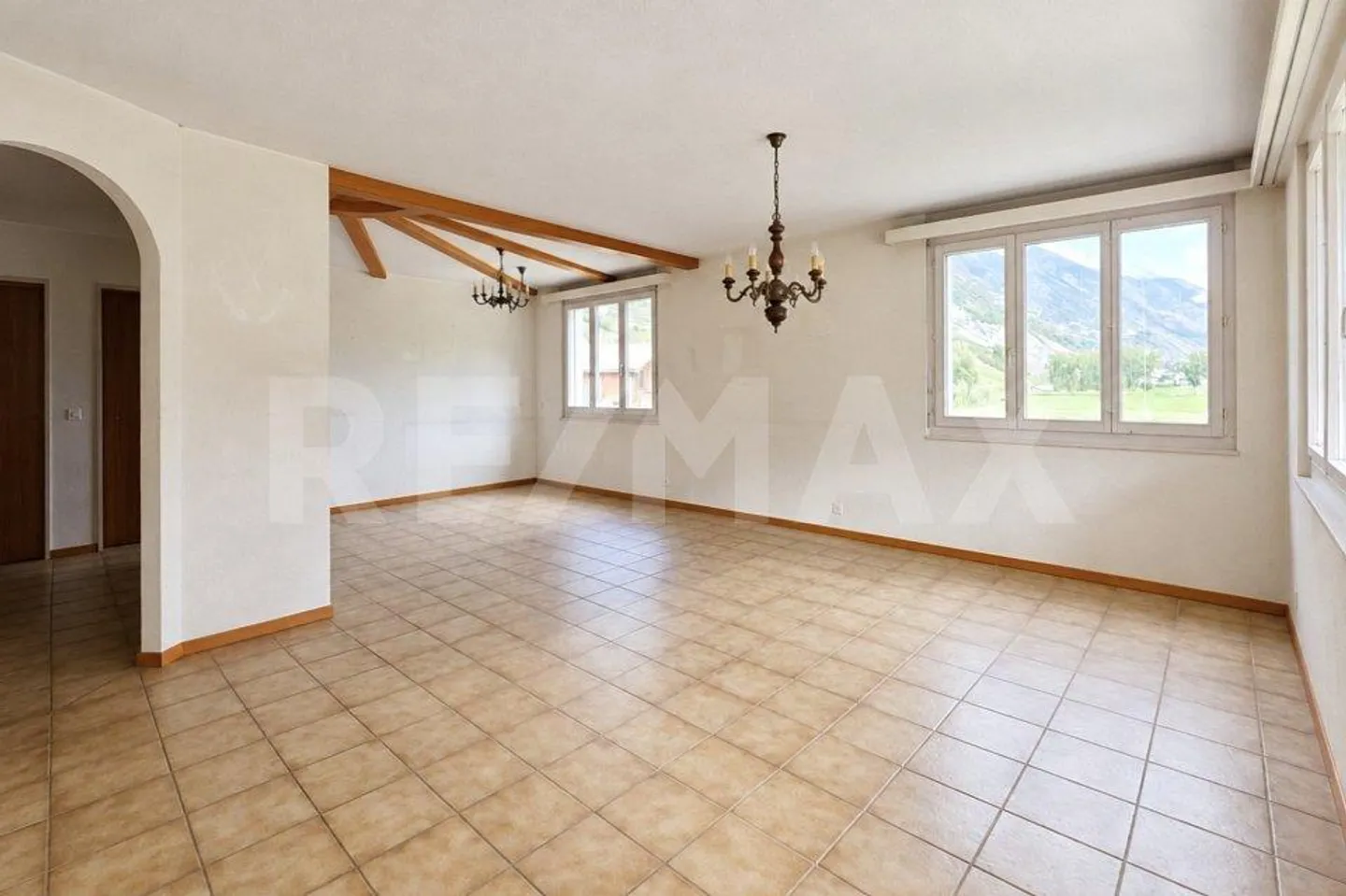 Beaucoup d'espace pour la famille – Appartement ensoleillé de 3,5 pièces avec deux balcons - Photo 3 sur 13