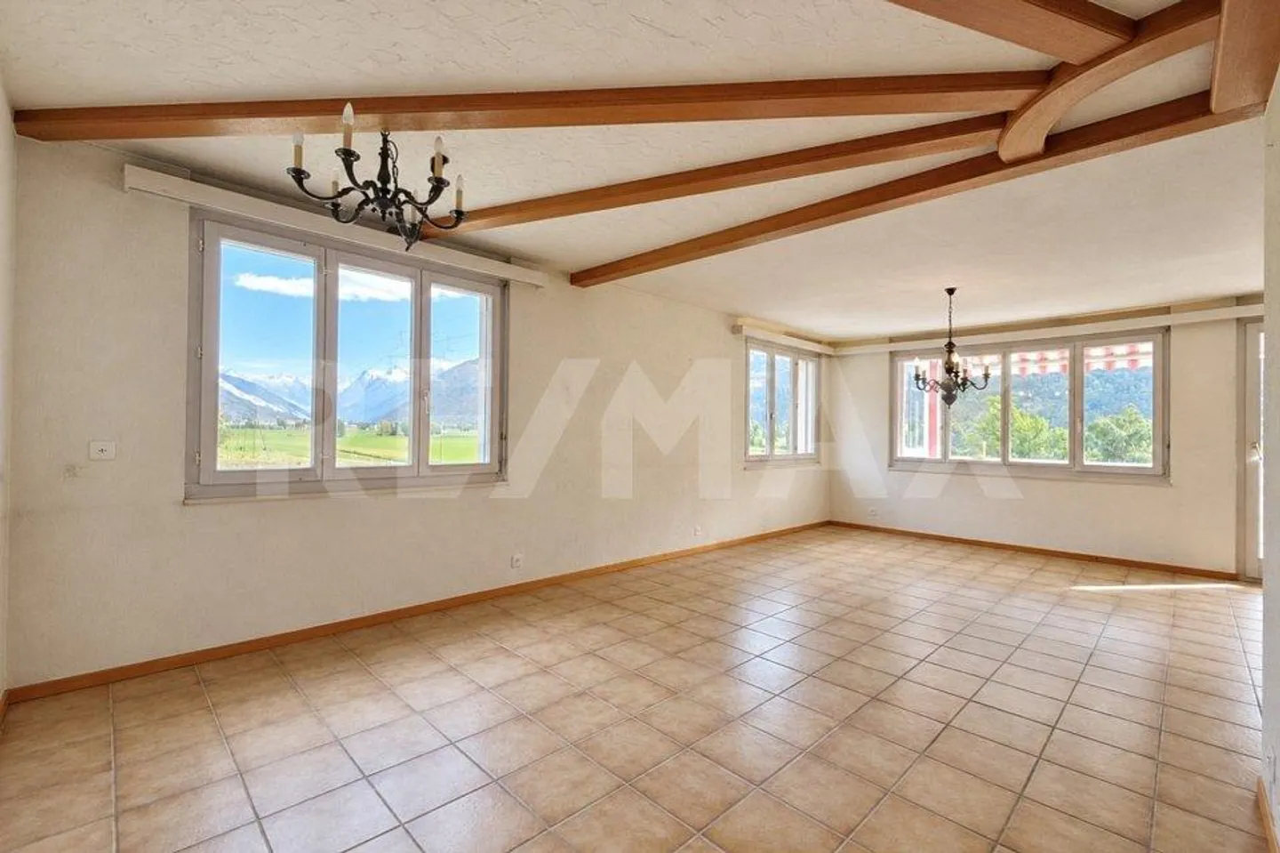 Beaucoup d'espace pour la famille – Appartement ensoleillé de 3,5 pièces avec deux balcons - Photo 4 sur 13