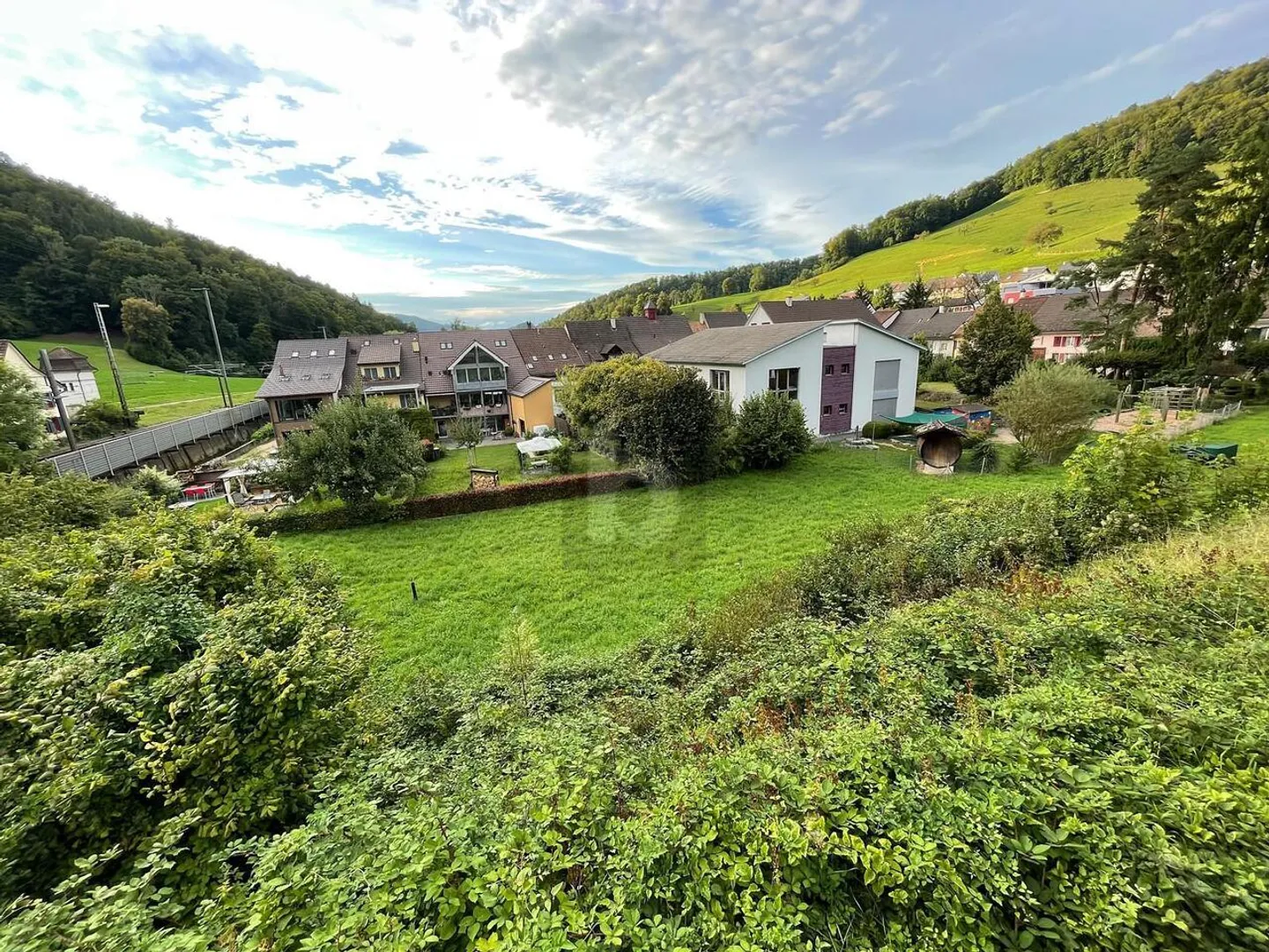 ERSTBEZUG - MODERN UND HOCHWERTIG - Foto 1 von 6