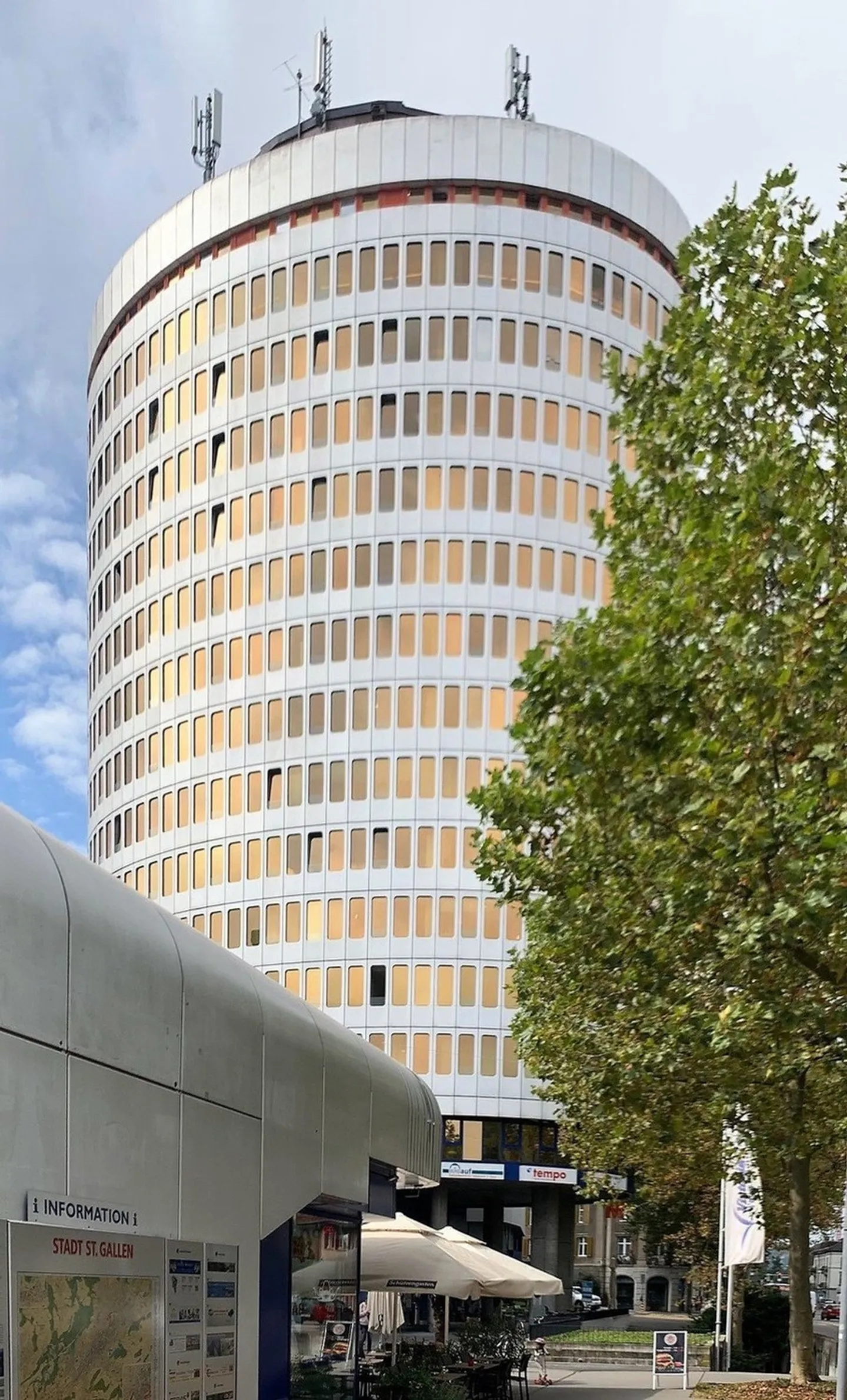 Parking space for rent in a central location and close to the children's hospital - Photo 1 of 2