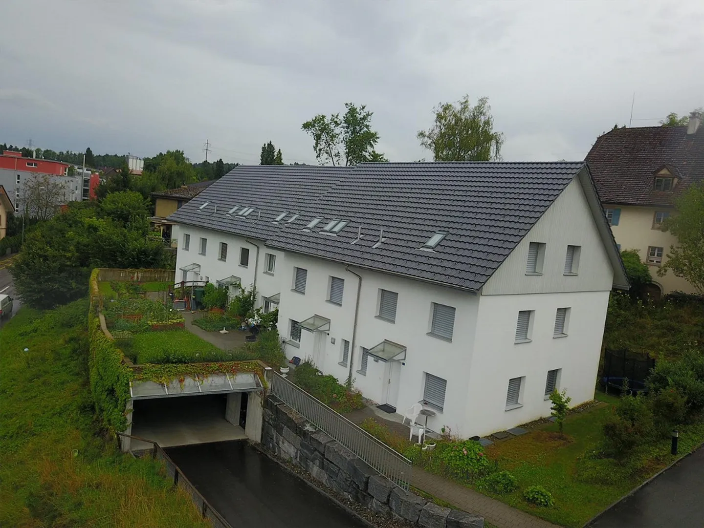 Modernes Familienhaus mit Garten - Foto 1 von 12