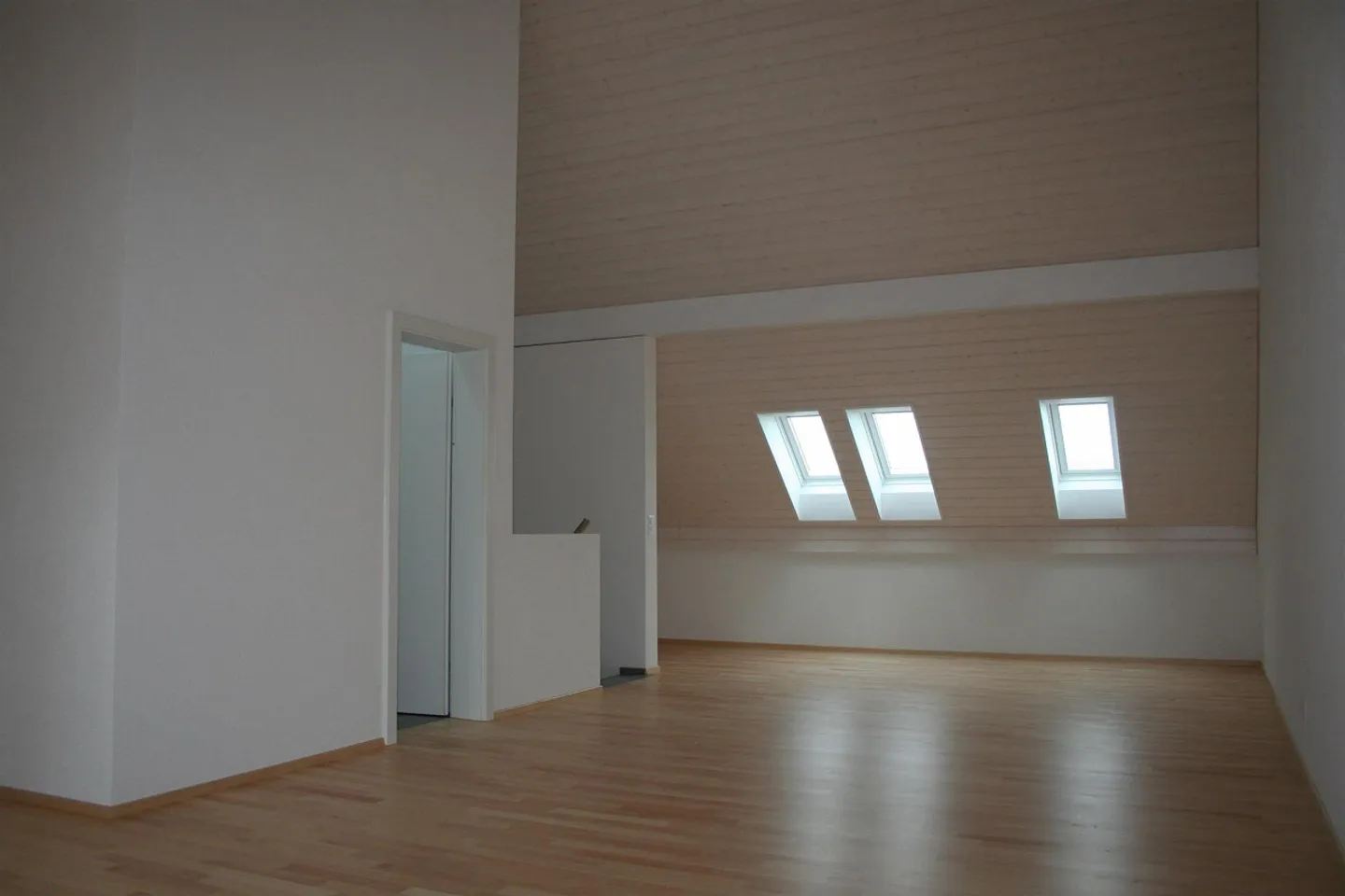 Modernes Familienhaus mit Garten - Foto 4 von 12