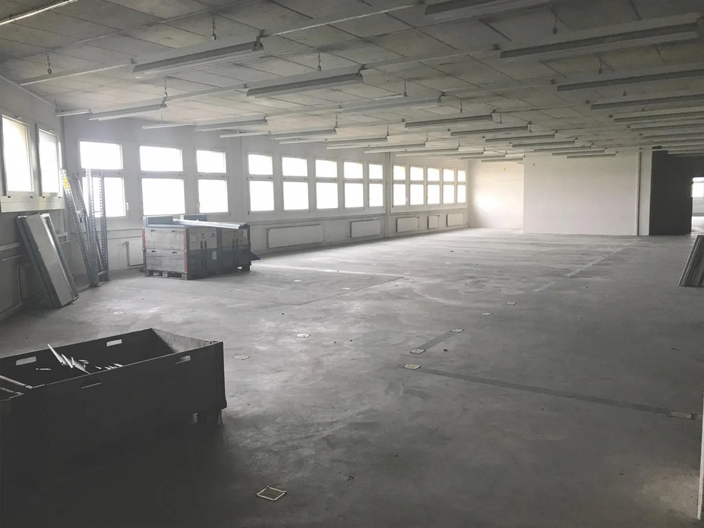 Spazio commerciale versatile per uso commerciale e di stoccaggio combinato... - Foto 3 di 5