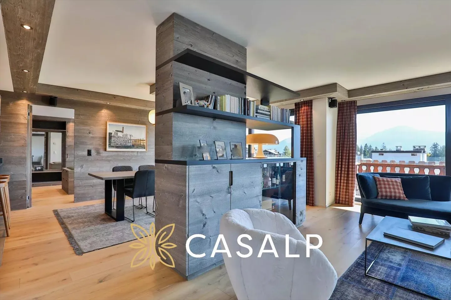 Spacious 5.5-Room Luxury Apartment - Photo 11 of 13