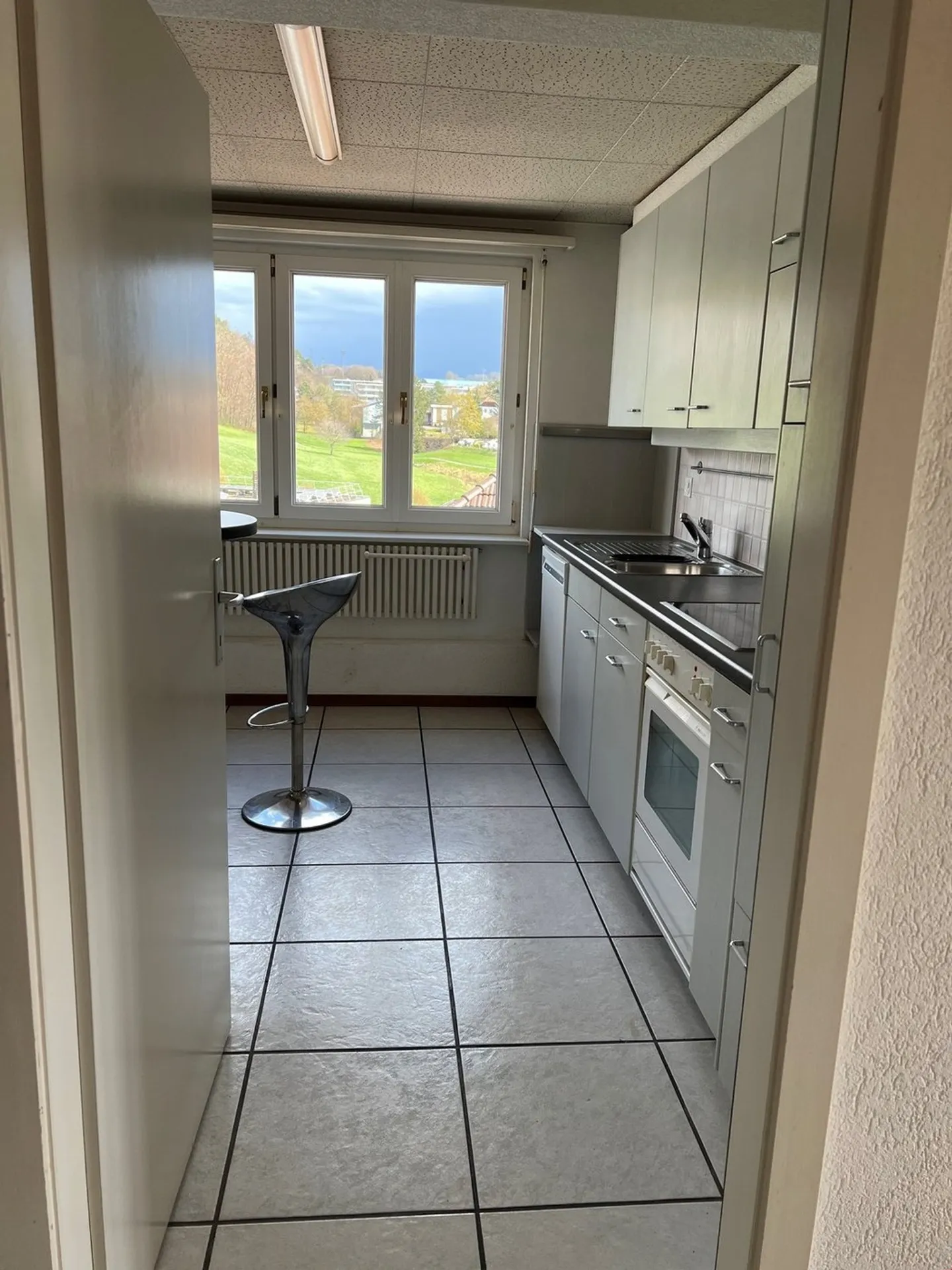 Heimelige 3.5-Zimmerwohnung im Herzen von Düdingen zu vermieten - Foto 2 di 8