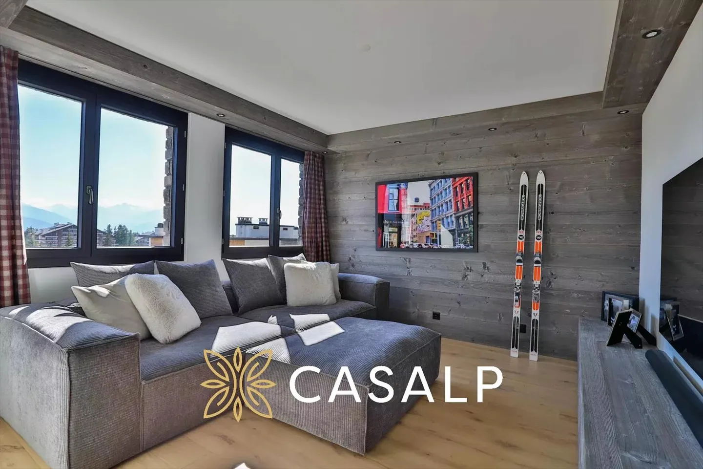 Spacious 5.5-Room Luxury Apartment - Photo 12 of 13