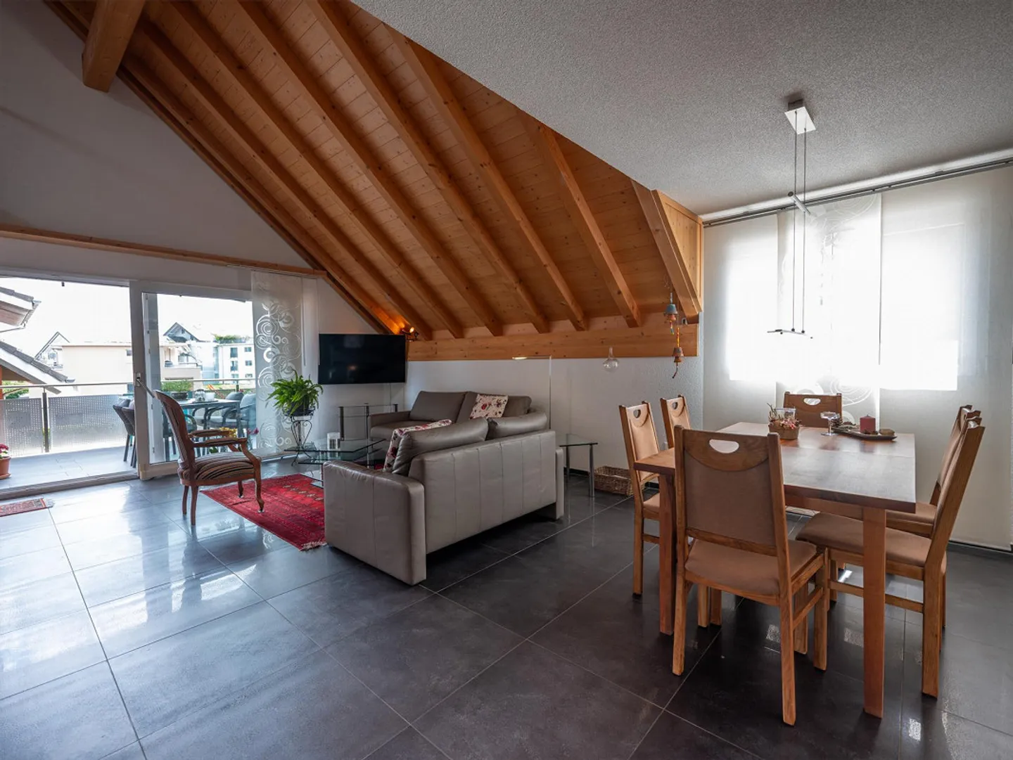 Modern 4.5-room maisonette apartment with Swedish stove - Photo 2 of 24
