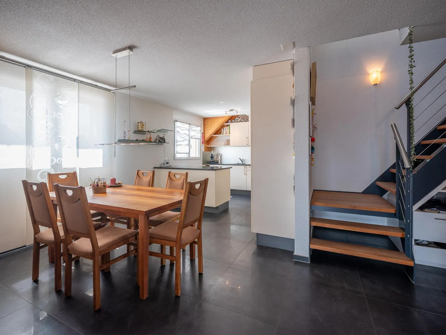 Modern 4.5-room maisonette apartment with Swedish stove - Photo 3 of 24