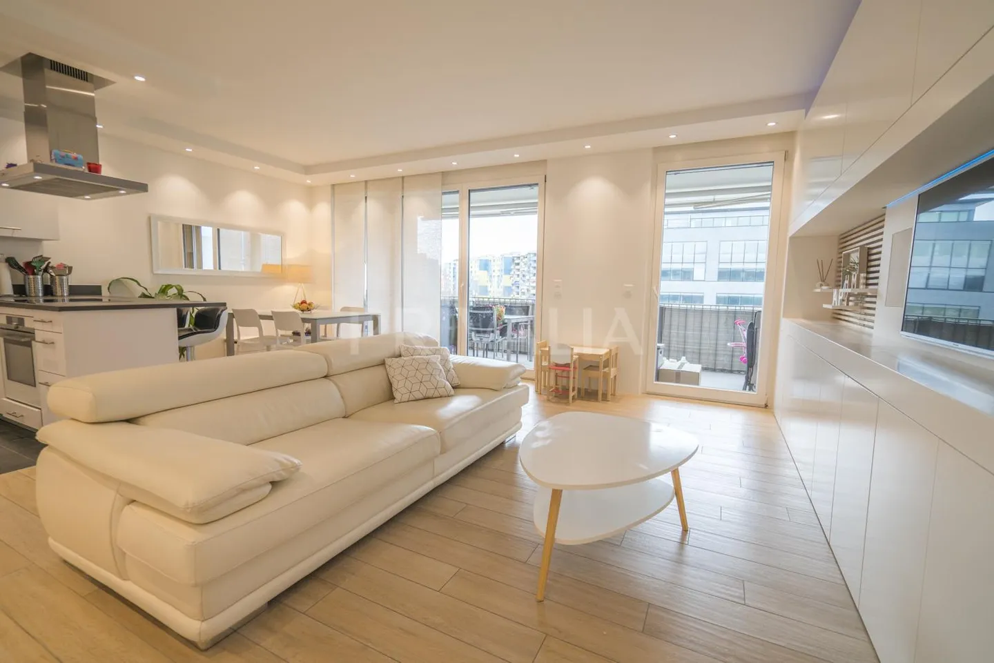 4-room apartment - Photo 1 of 8