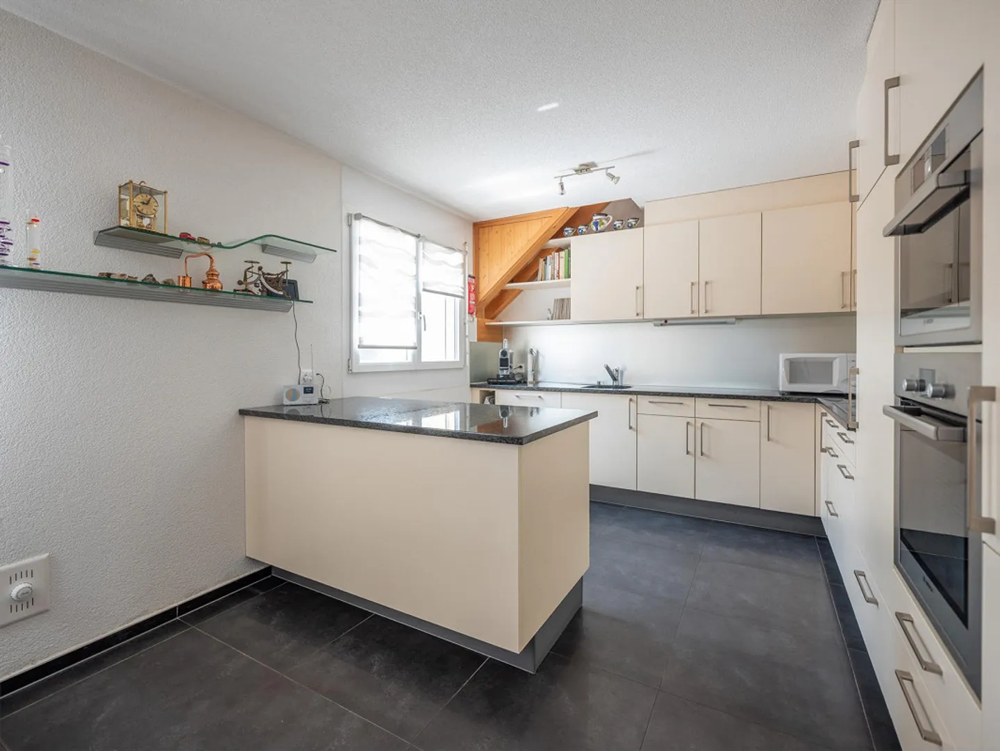 Modern 4.5-room maisonette apartment with Swedish stove - Photo 5 of 24