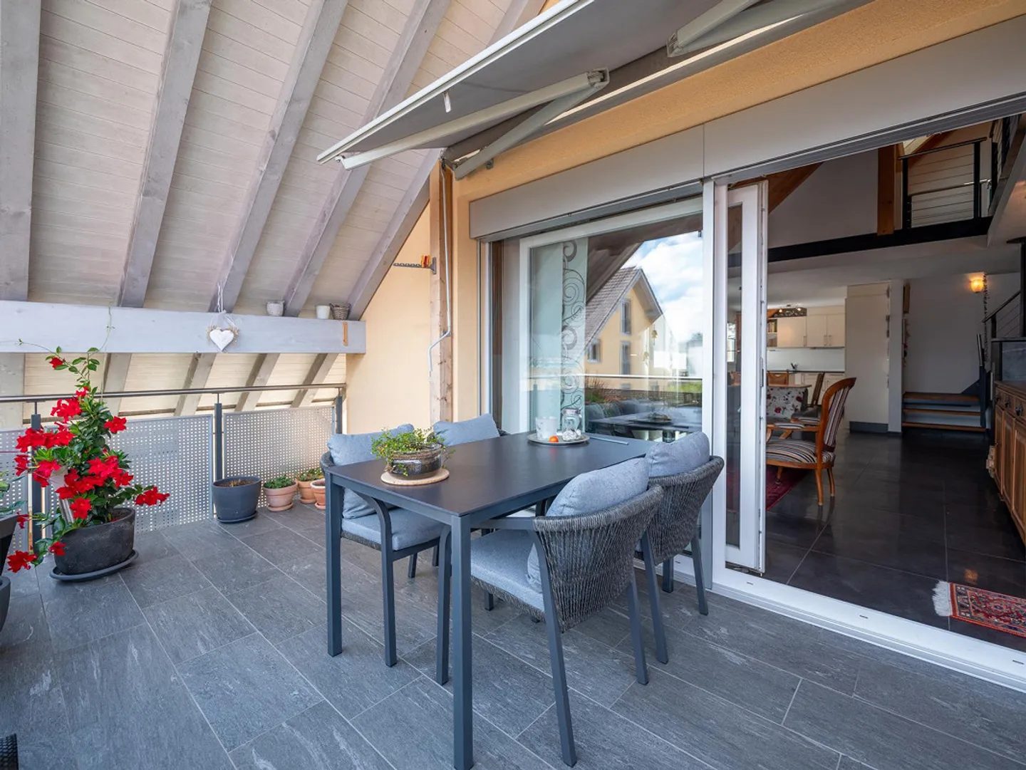 Modern 4.5-room maisonette apartment with Swedish stove - Photo 8 of 24