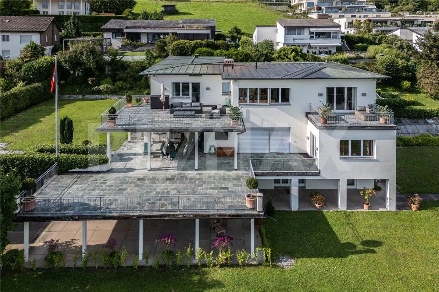 Exklusive Villa mit 13 Zimmern an bester Lage in Unterengstringen - Foto 1 von 13