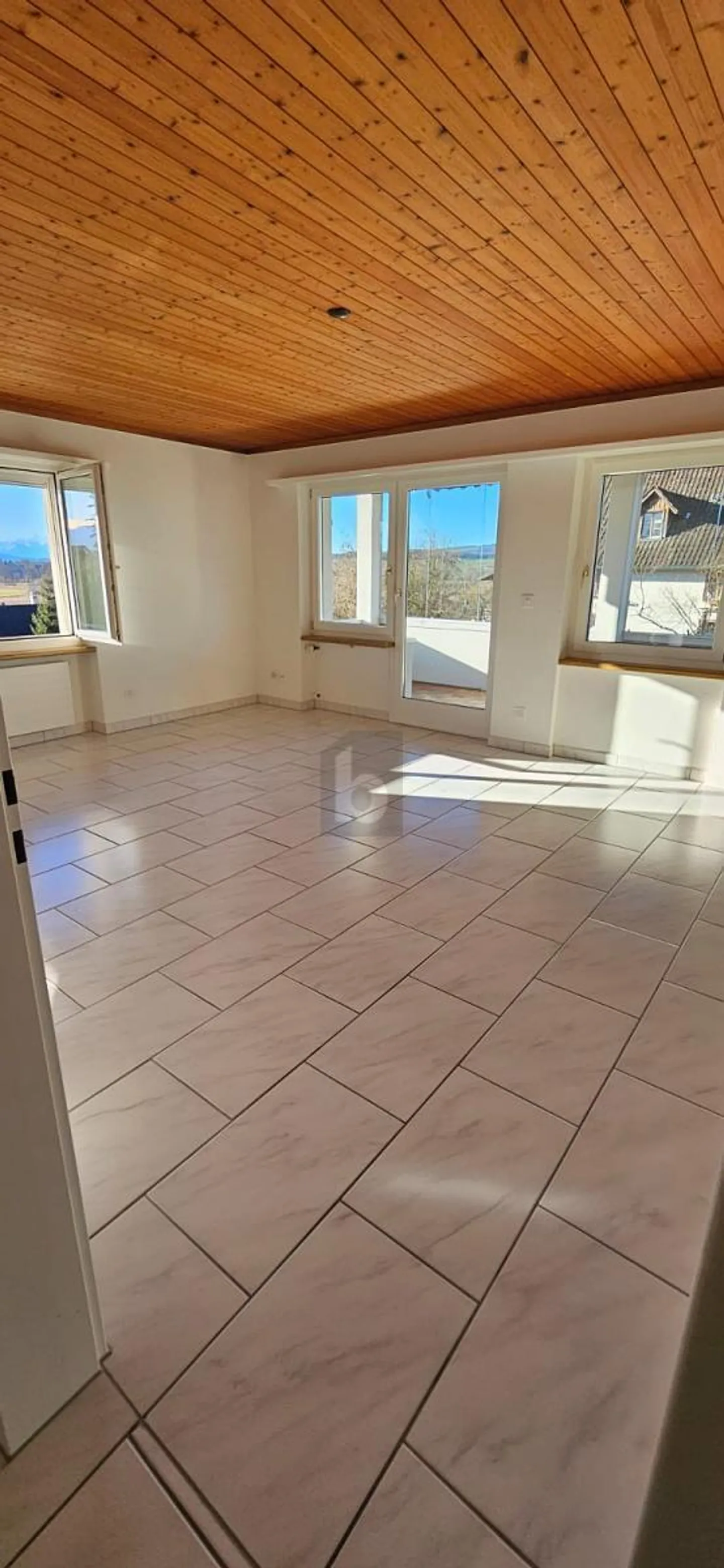 Geräumige Wohnung mit Aussicht - Foto 4 von 6