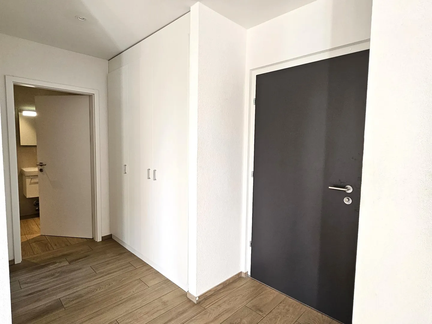 Southeast-oriented apartment with balcony - Photo 7 of 10